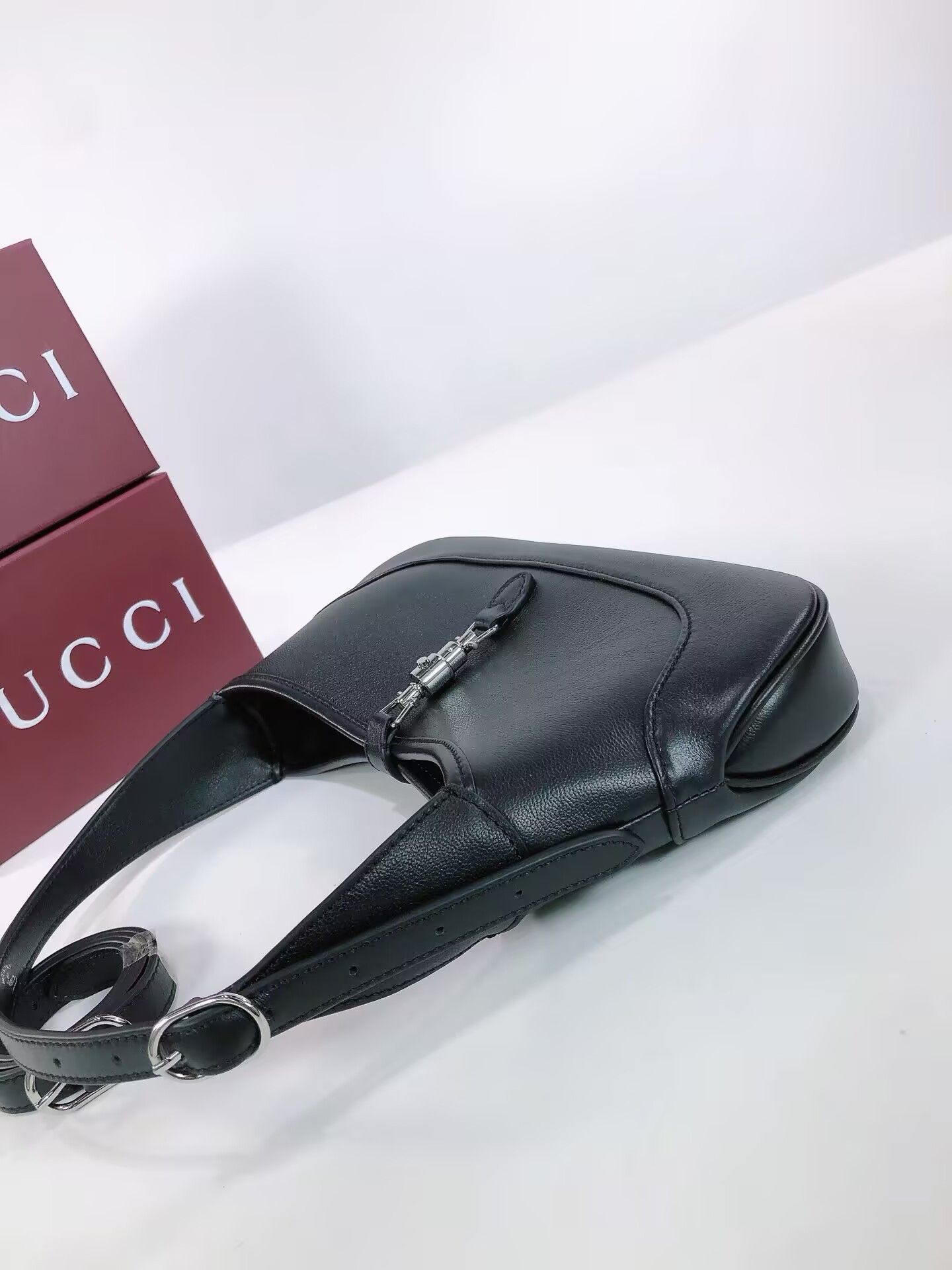 Gvc*1 Jackie Slim Shoulder Bag 27x13x3.5cm