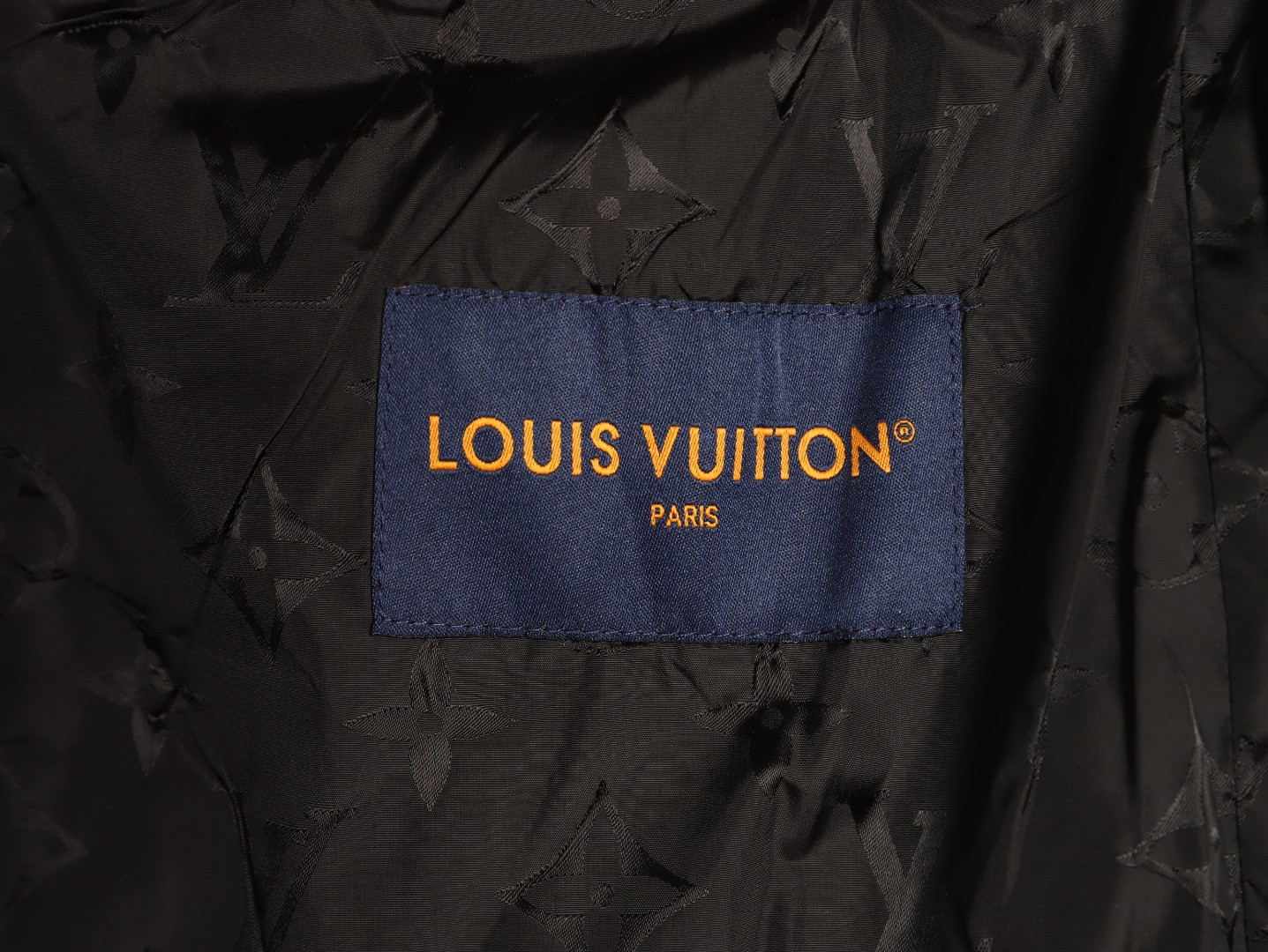 L0vis Vvtt0n LV Jacket