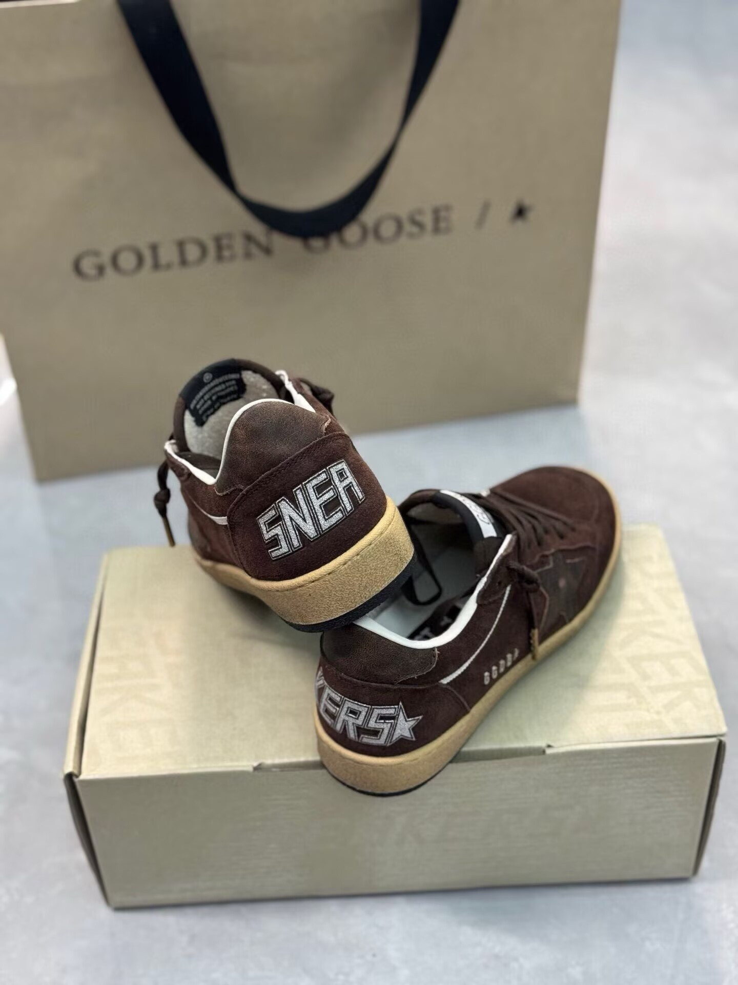 UA G01den G003e S*per-Star Sneaker