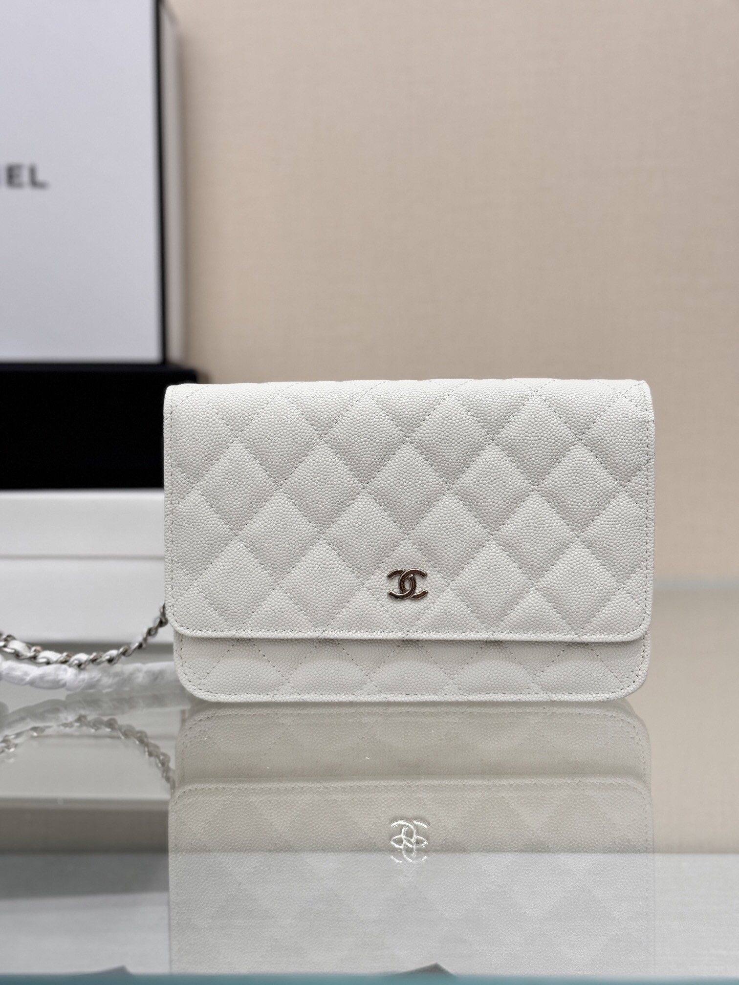 Ch**el WOC CLASSIC WALLET ON CHAIN 12.3x19.2x3.5cm