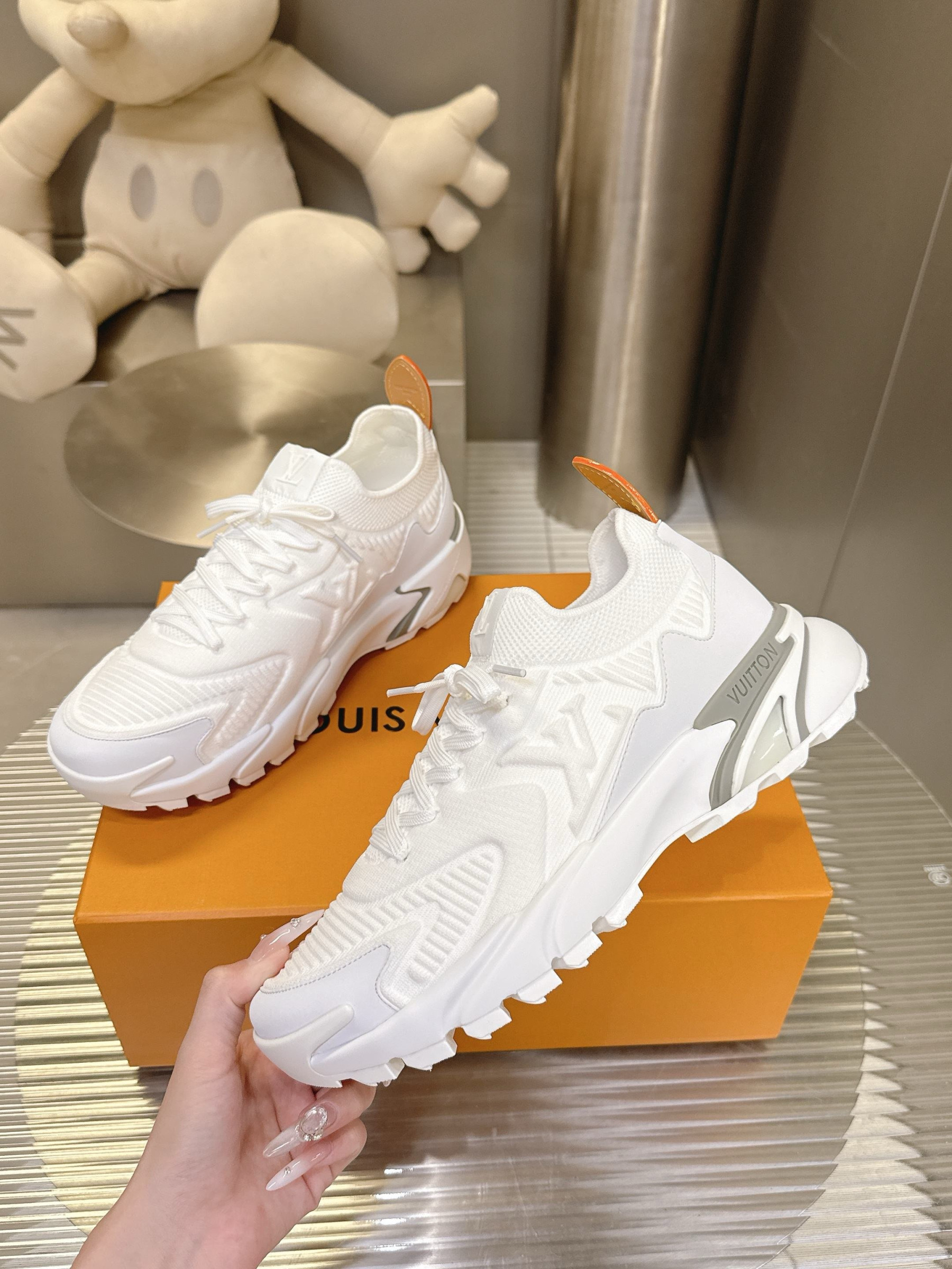 UA LV Sneakers