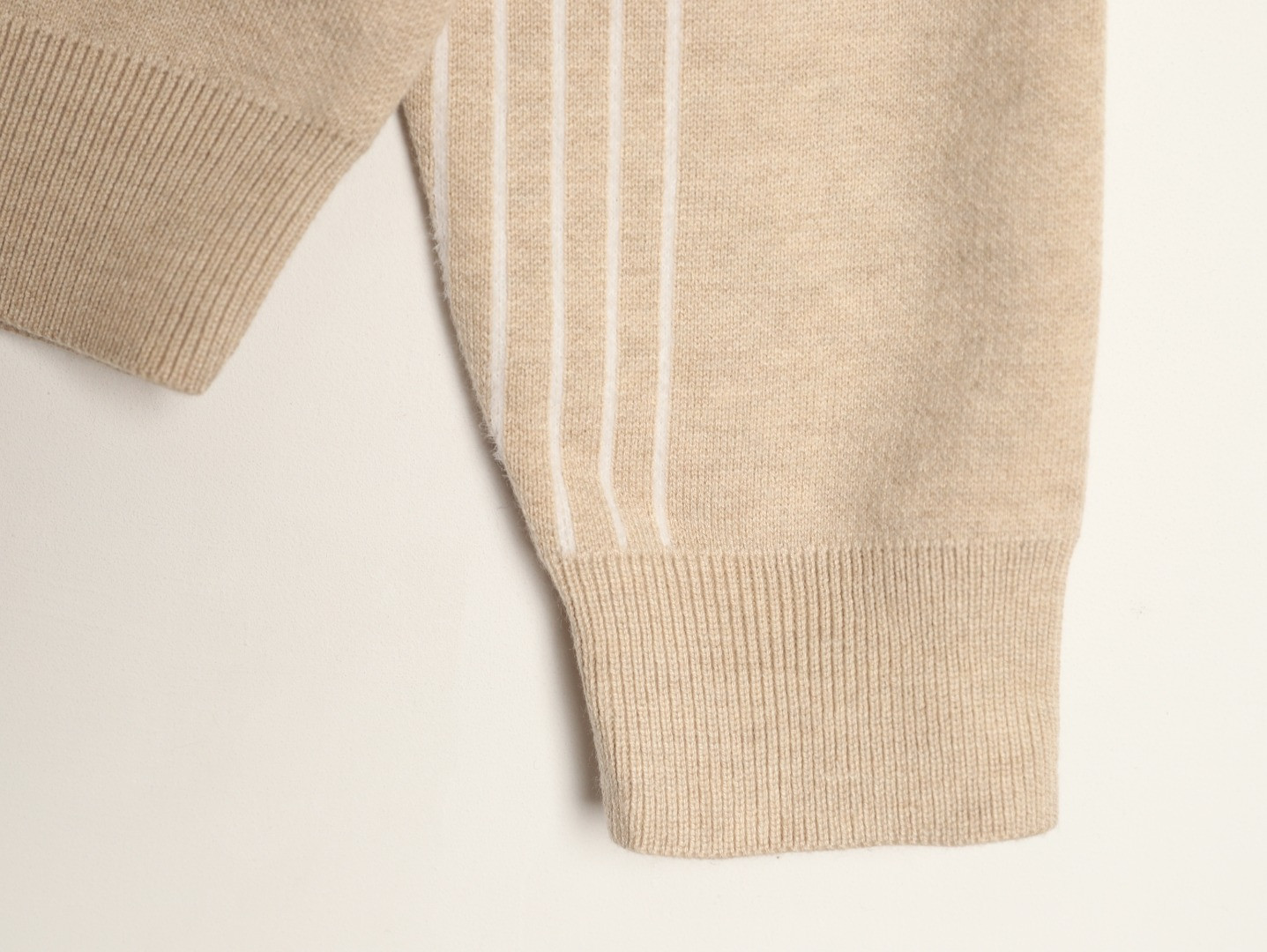 L0vis Vvtt0n 26SS Sweaters