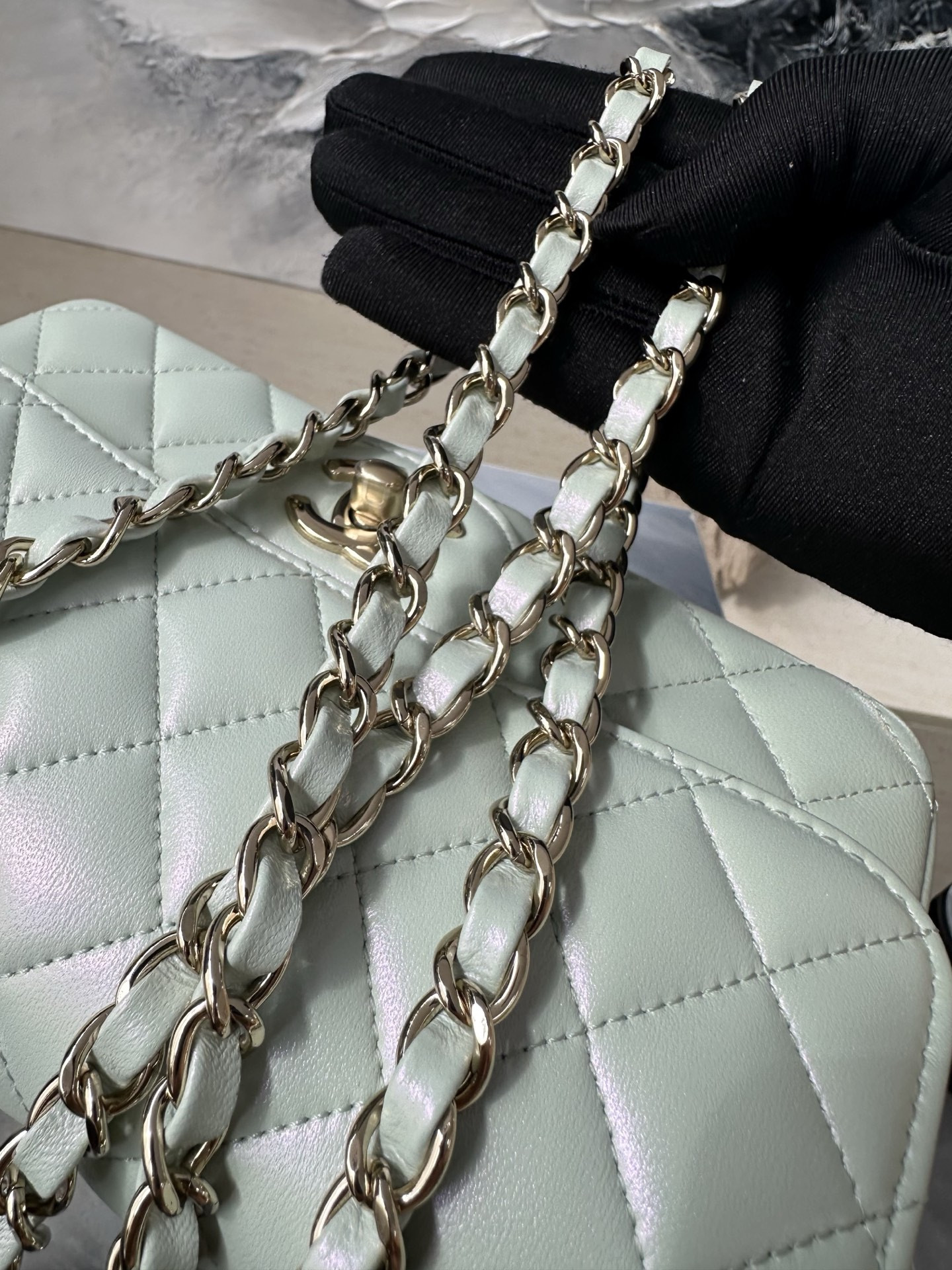 Ch**el Flap Bag Pearlescent AS1116 20x12x6cm