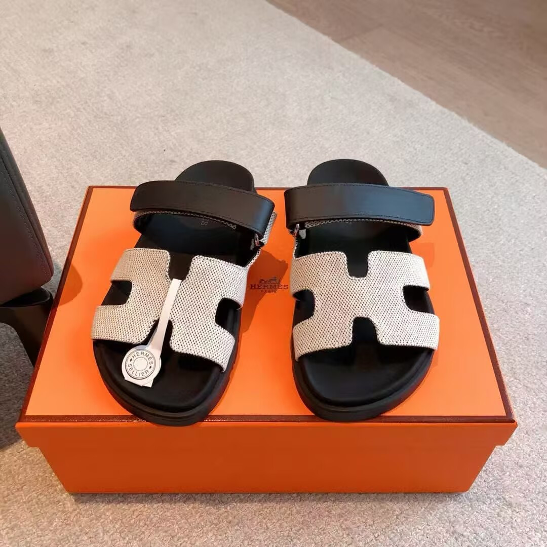 UA H**me5 Chypre Sandal