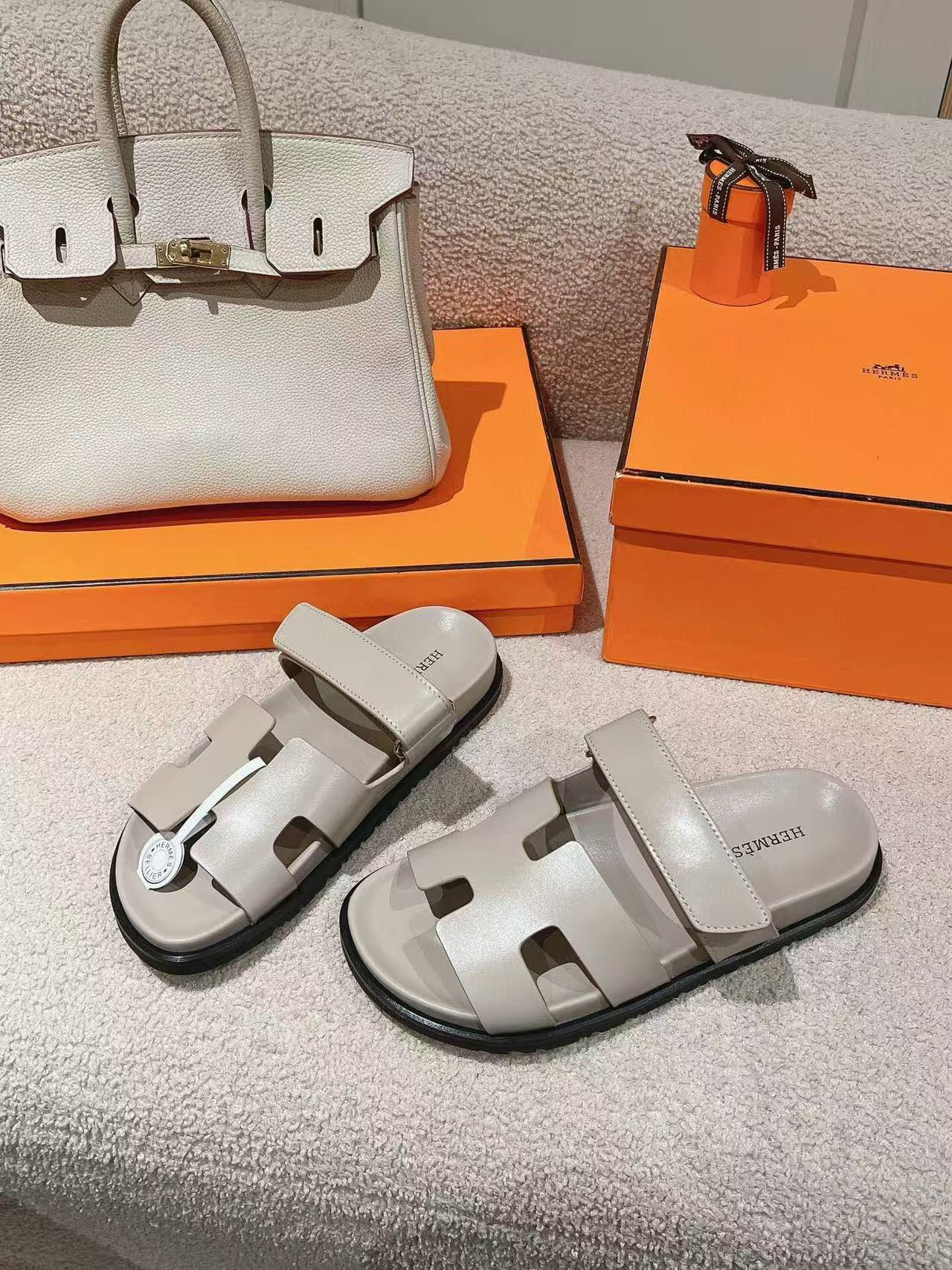 UA H**me5 Chypre Sandal