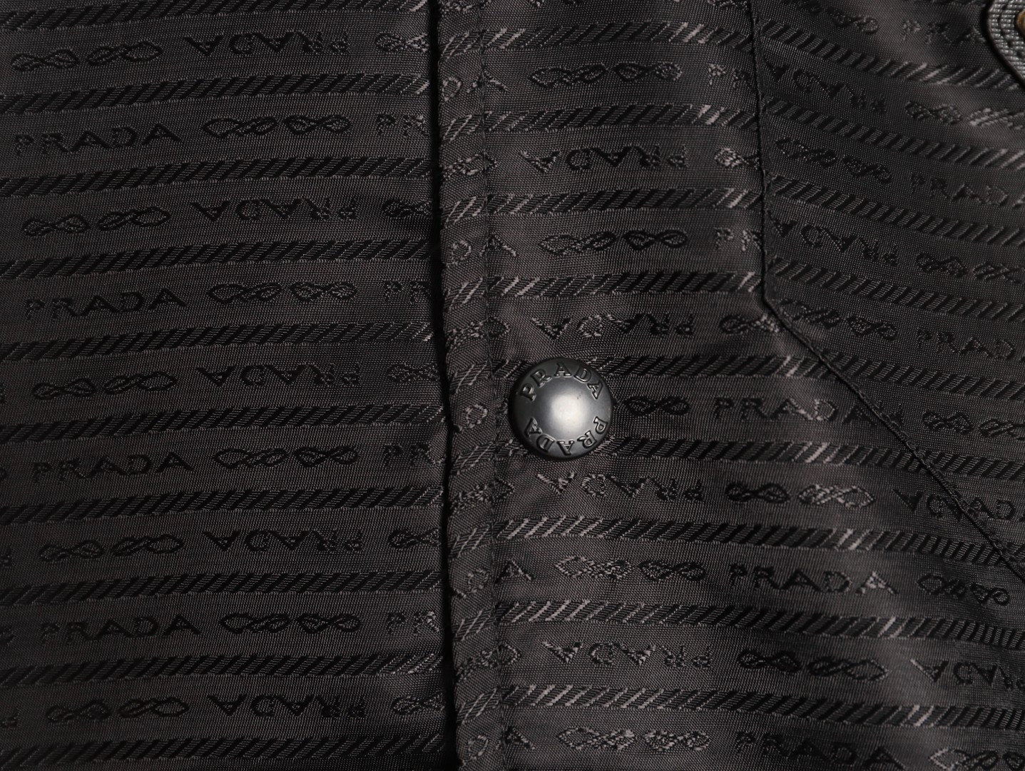 Pra*a Long-sleeved Shirts