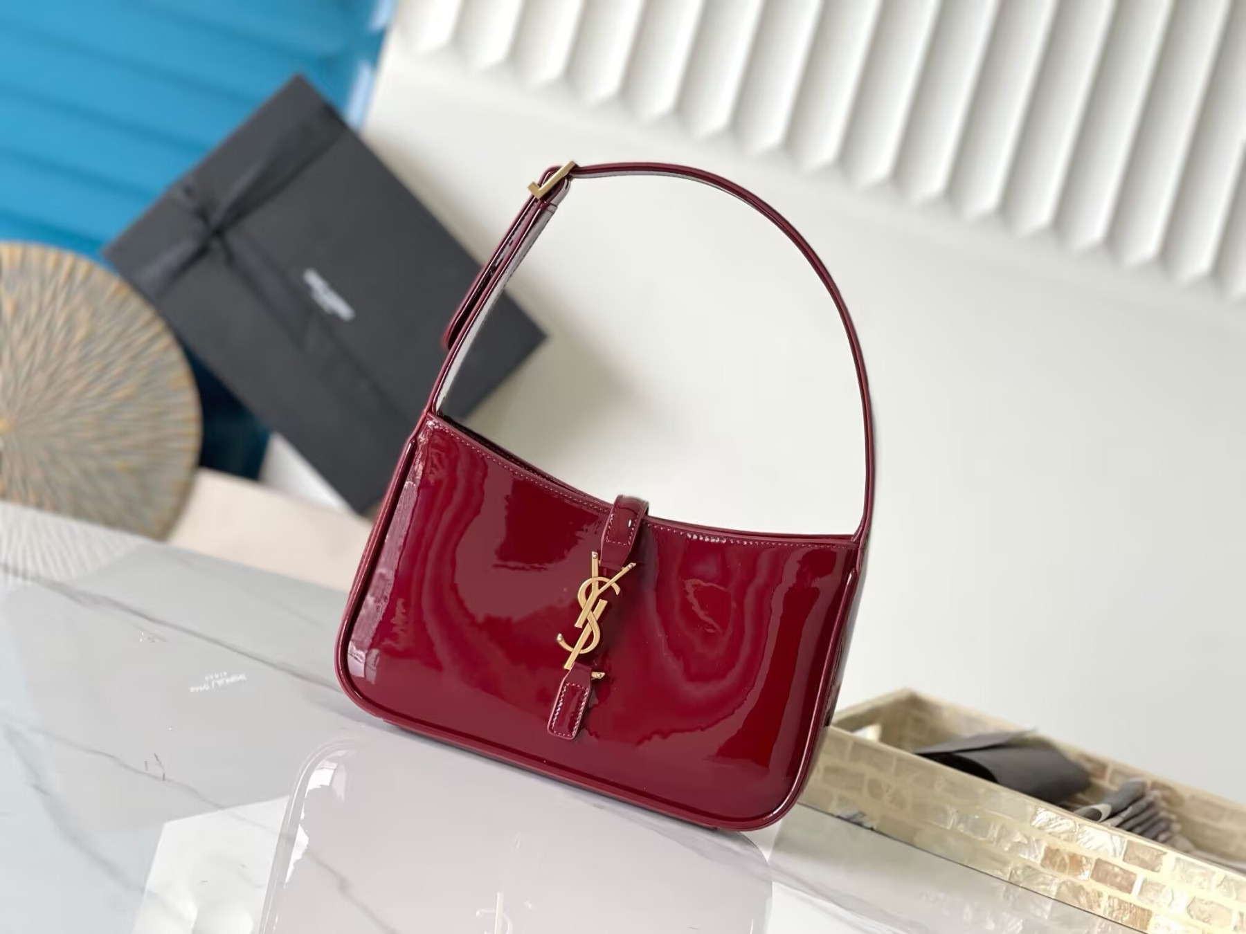 Y51 le 5 à 7 in patent leather 23x16x6.5cm