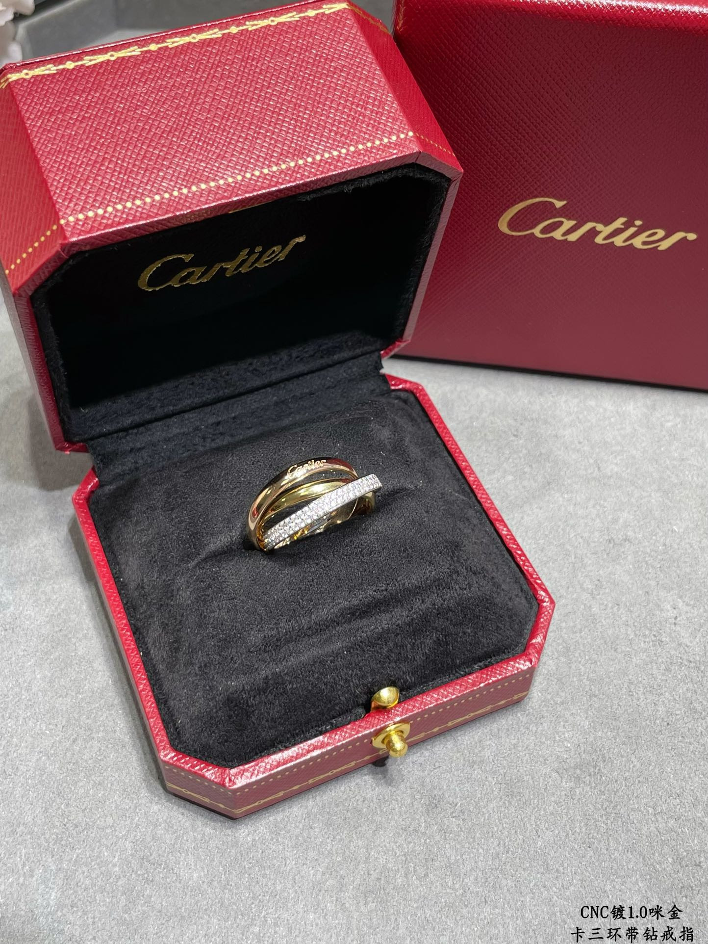 Ca*t1er three-band D1am0nd ring