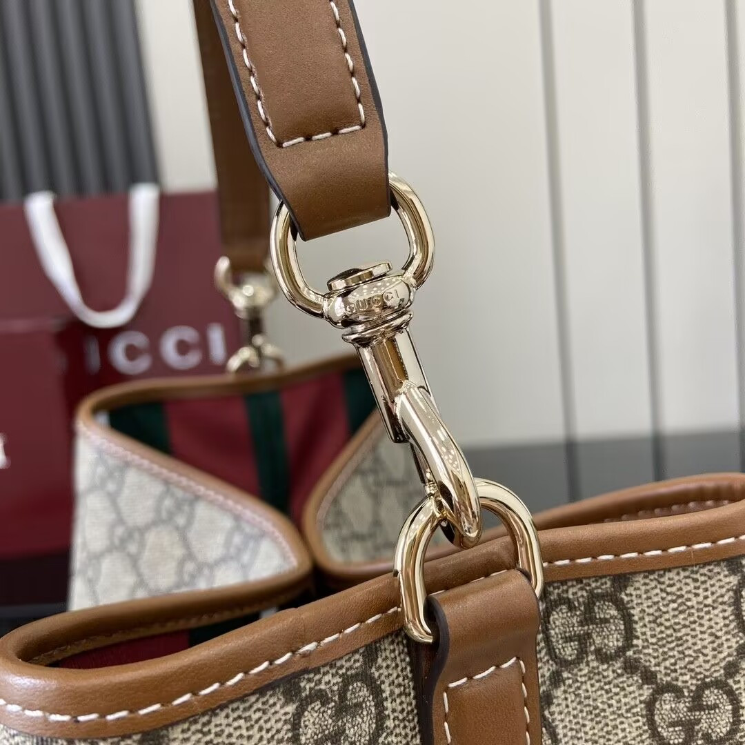 Gvc*1 GG Emblem Medium Bucket Bag 25x25x15.5cm