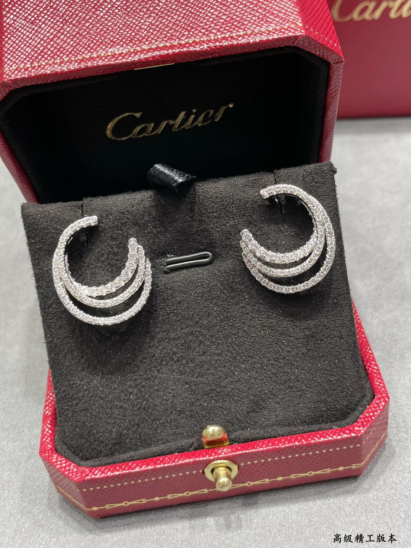 Ca*t1er three-circle full D1am0nd earrings