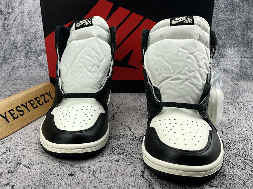 UA AIR JORDAN 1 RETRO HIGH OG 