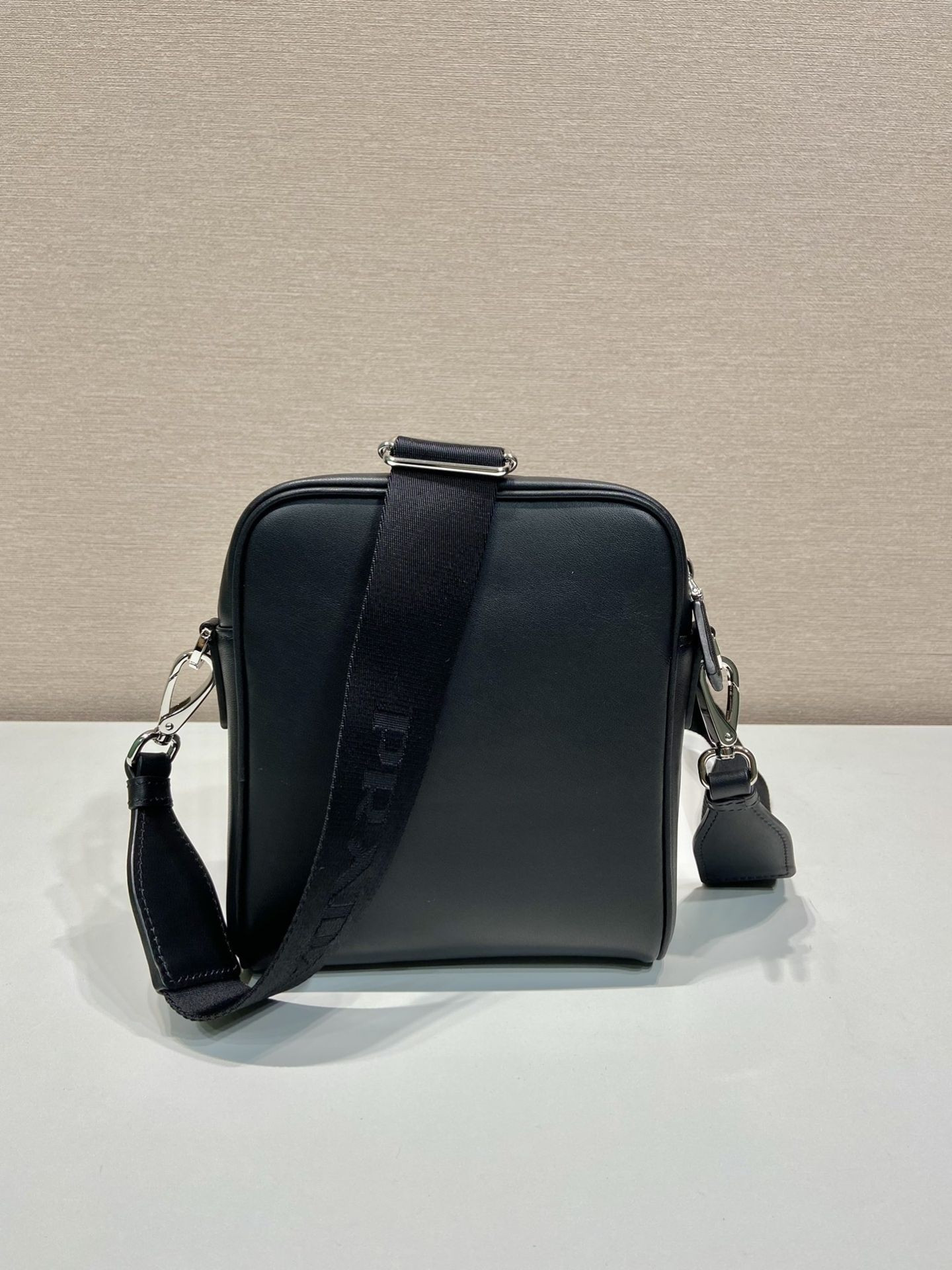 Pra*a Leather Bag 16x18.5x5cm