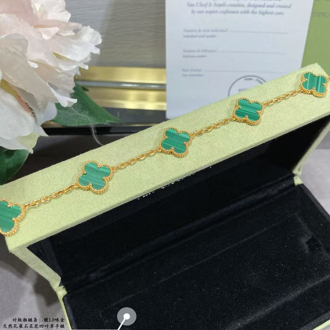 V*n Cl**f & Arpels Natural malachite five-flowered four-leaf clover Bracelet Chain length approx.19cm