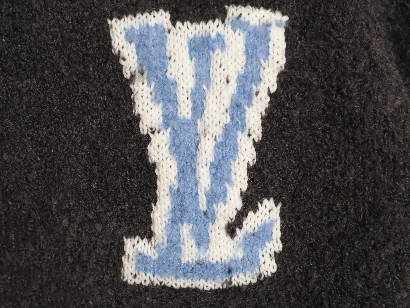 L0vis Vvtt0n LV Sweaters