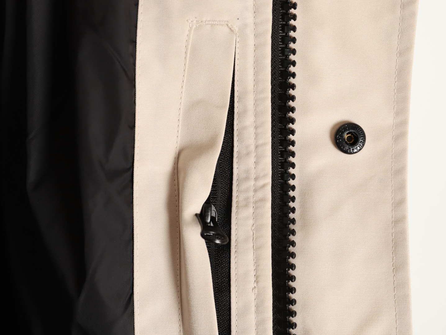 Can*a G00se Short Puffer jacket
