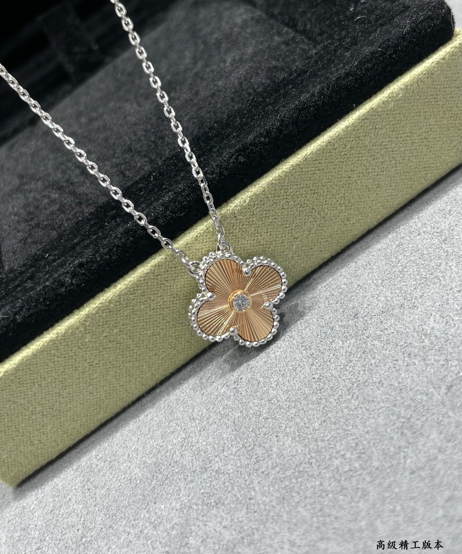 V*n Cl**f & Arpels Medium Classic Four Leaf Clover Necklace Diameter approx 1.5cm,Chain length approx 40+5cm