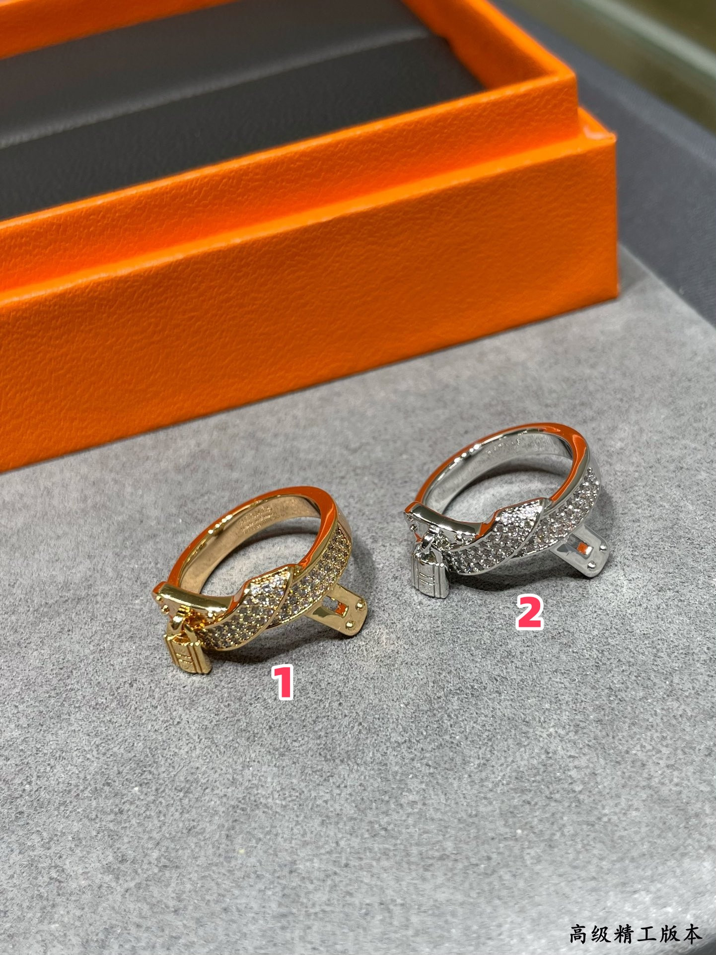 H**me5 H Clasp Ring