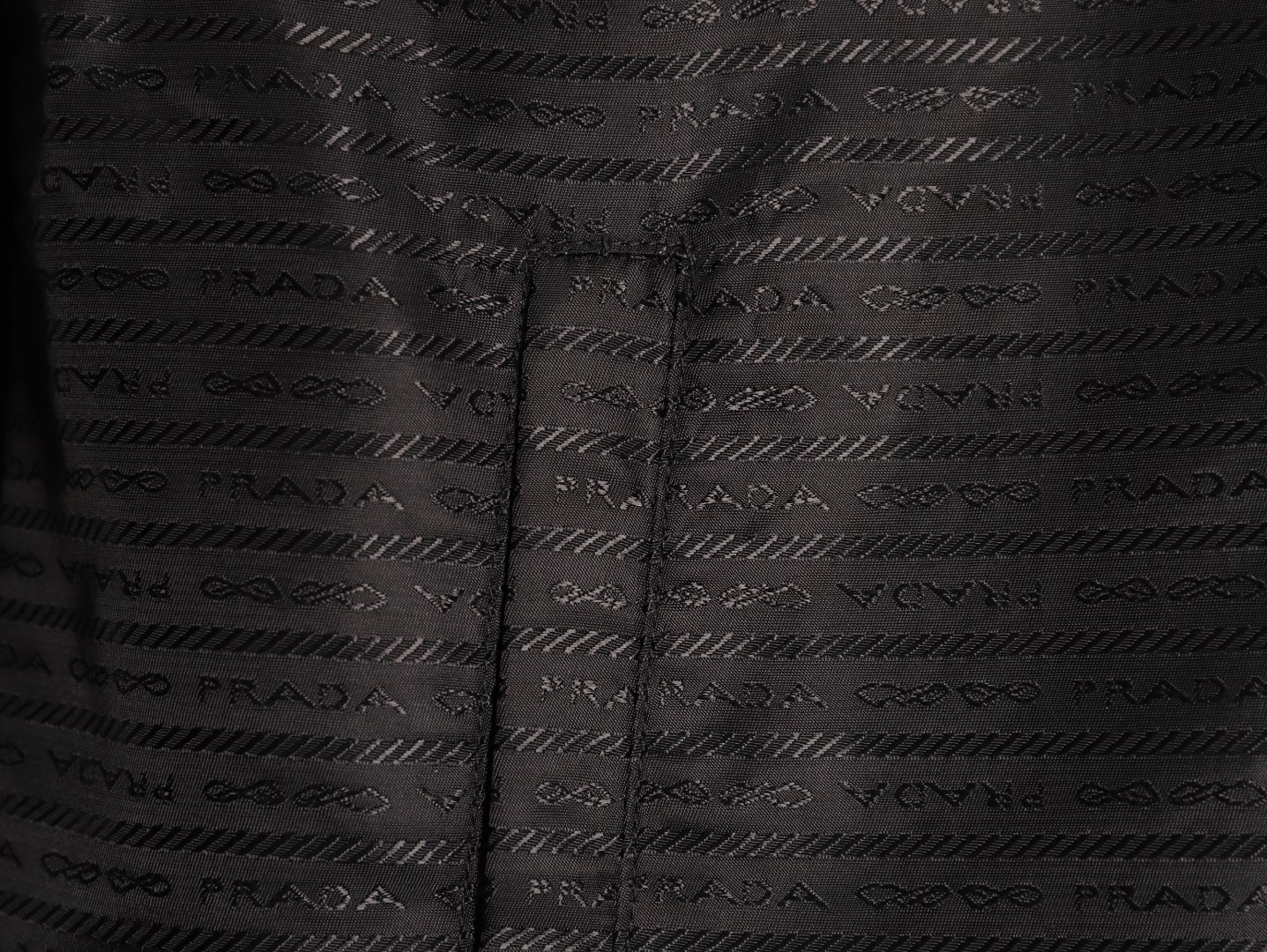 Pra*a Long-sleeved Shirts