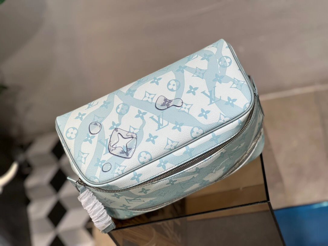 LV Dopp Kit M82337