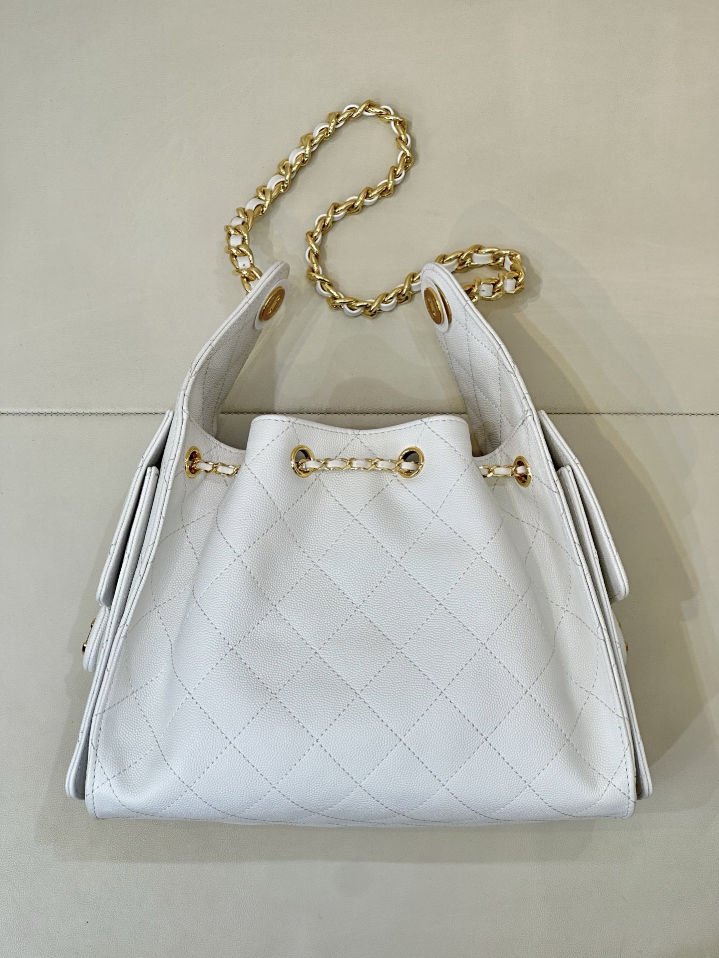 Ch**el 25C Bucket Bag Polished Gold Hardware with Red Lining AS5293 26x30x14cm