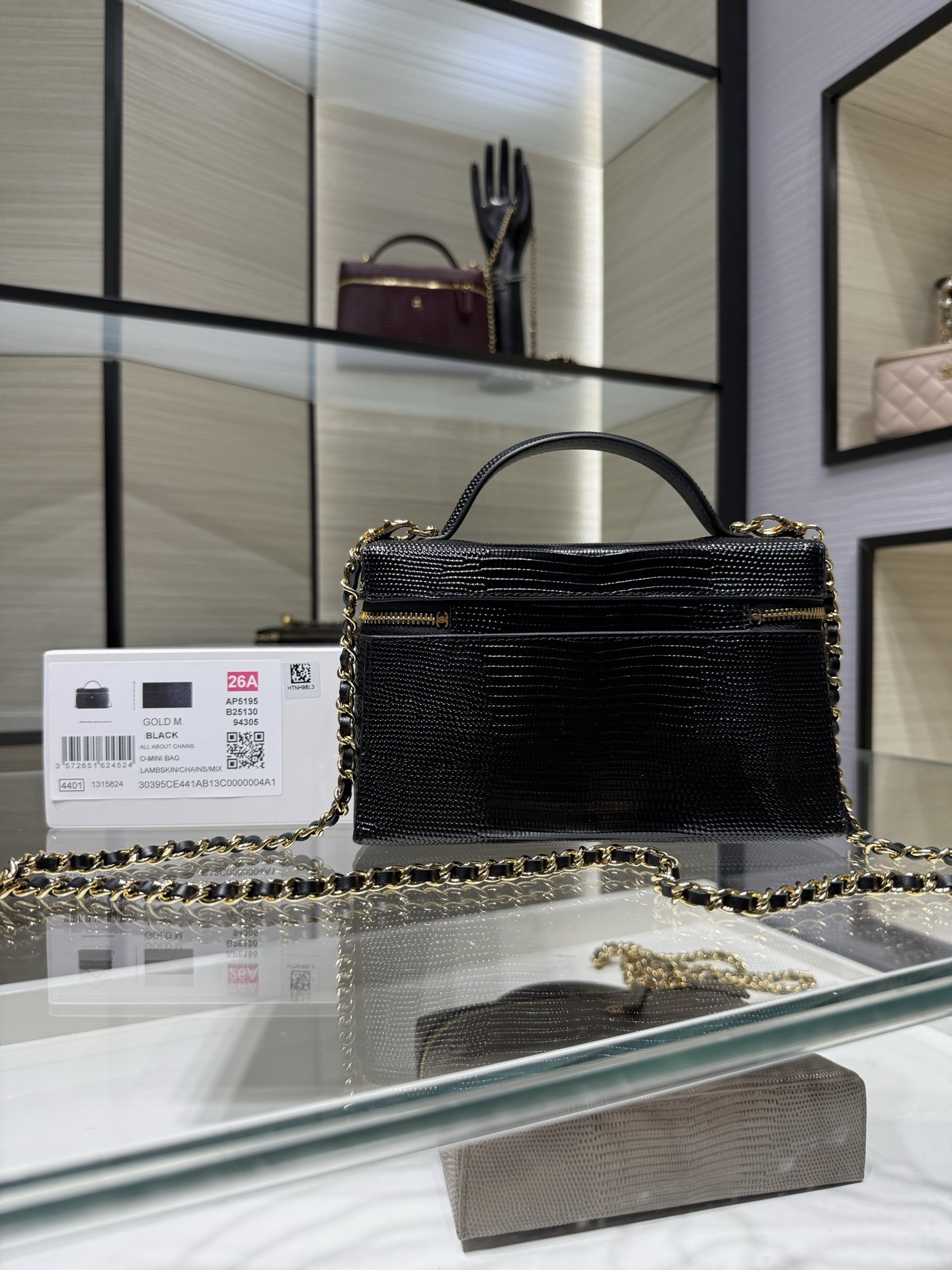 Ch**el Classic Vanity with chain Handbag AP5195 17x19.5x5cm