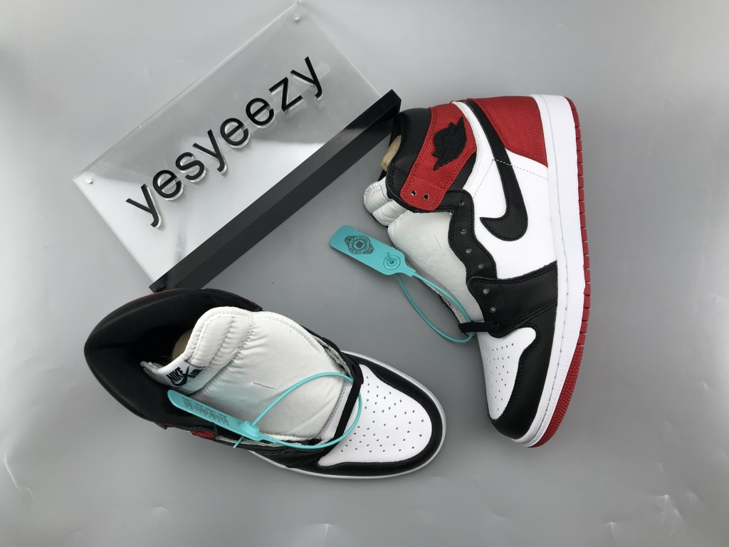 UA WMNS AIR JORDAN 1 RETRO HIGH "SATIN BLACK TOE"