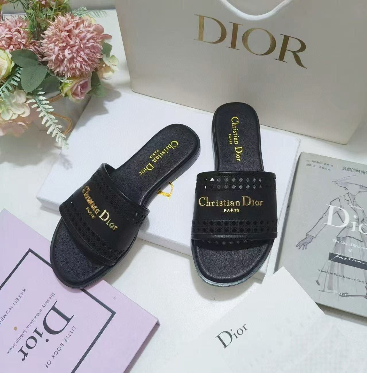 UA D10r D-Lane Slide Black Calfskin with Openwork Microcannage Motif