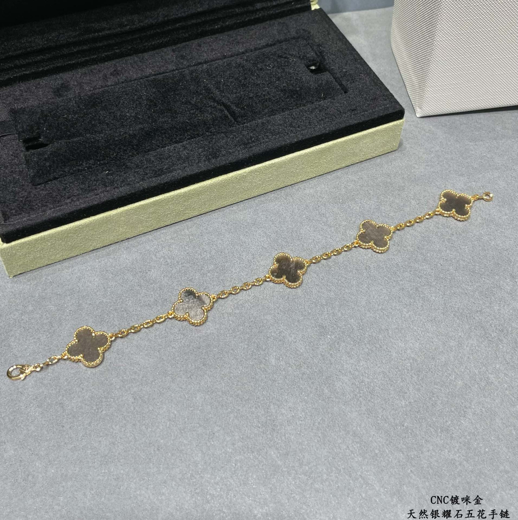 V*n Cl**f & ArpelsNatural silver obsidian five-flower four-leaf clover Bracelet Rose gold chain(No refund or exchange)
