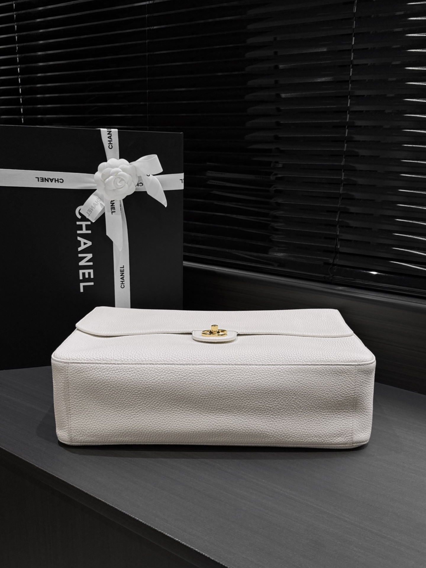 Ch**el Maxi Flap Bag in White with Gold-Tone Hardware AS6233 26x38.5x11cm