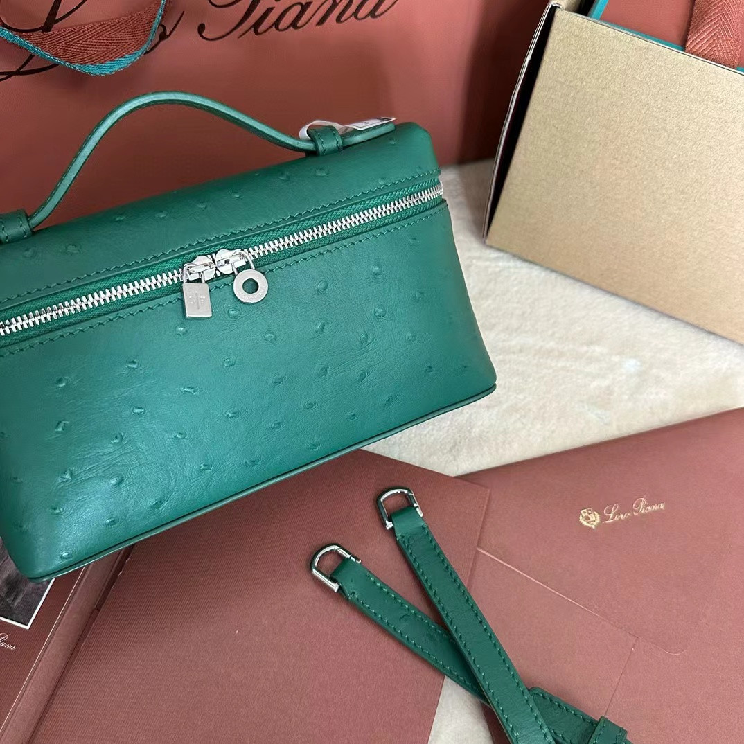 L0r0 P1ana Extra Pocket L19 Ostrich-grained Leather 11x19x6.5cm