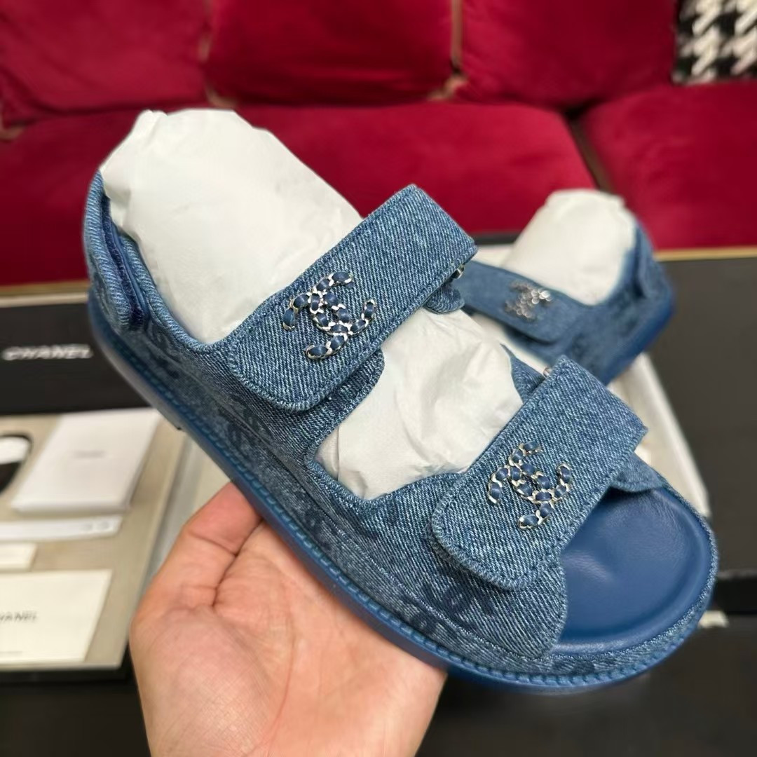 UA Ch**el Slides