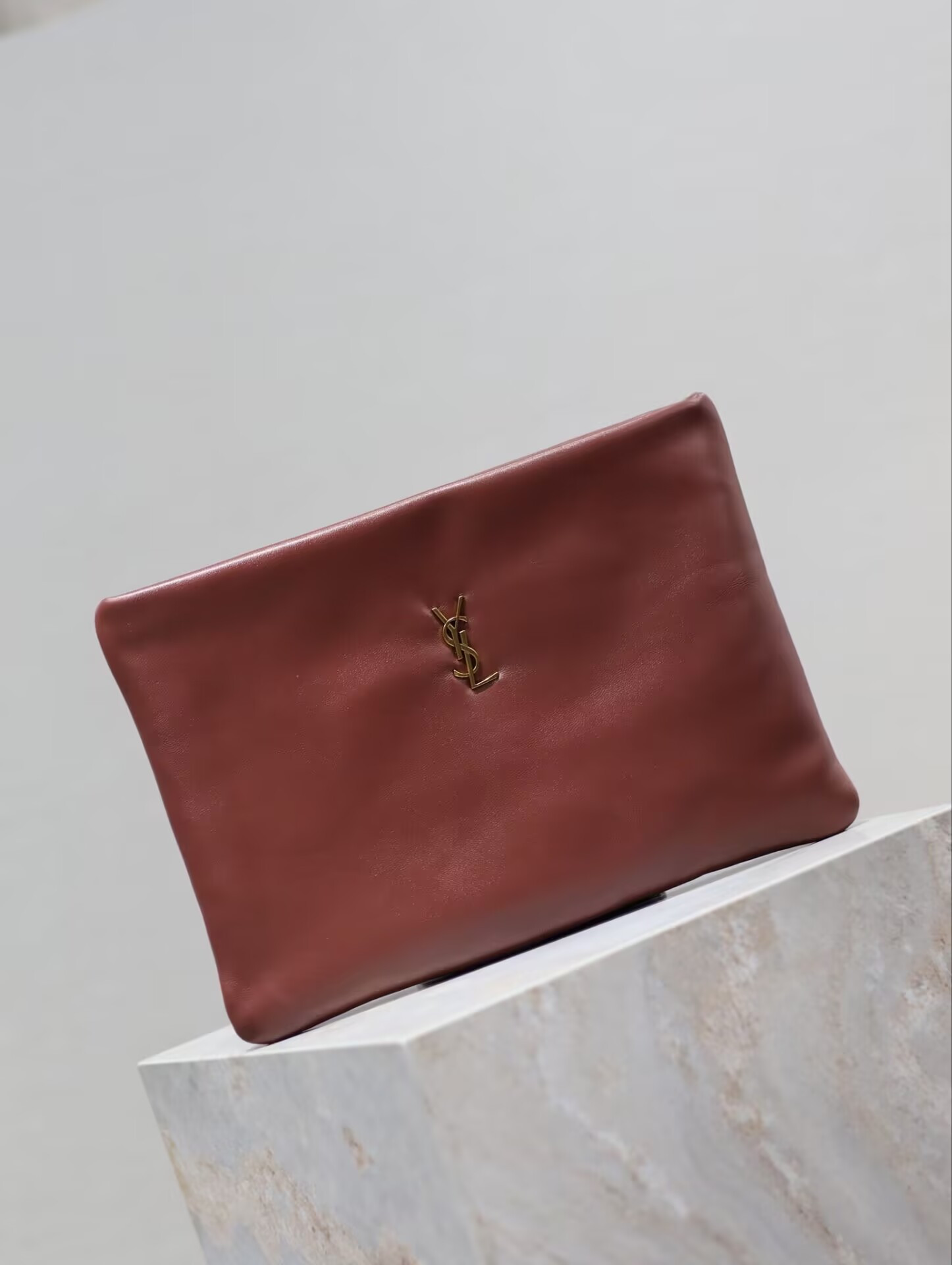 Y51 CALYPSO large pouch in lambskin 30x22x3cm