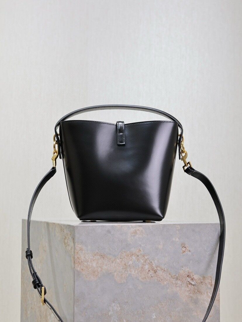 Y51 LE 37 In Shiny Leather 17x20x13cm