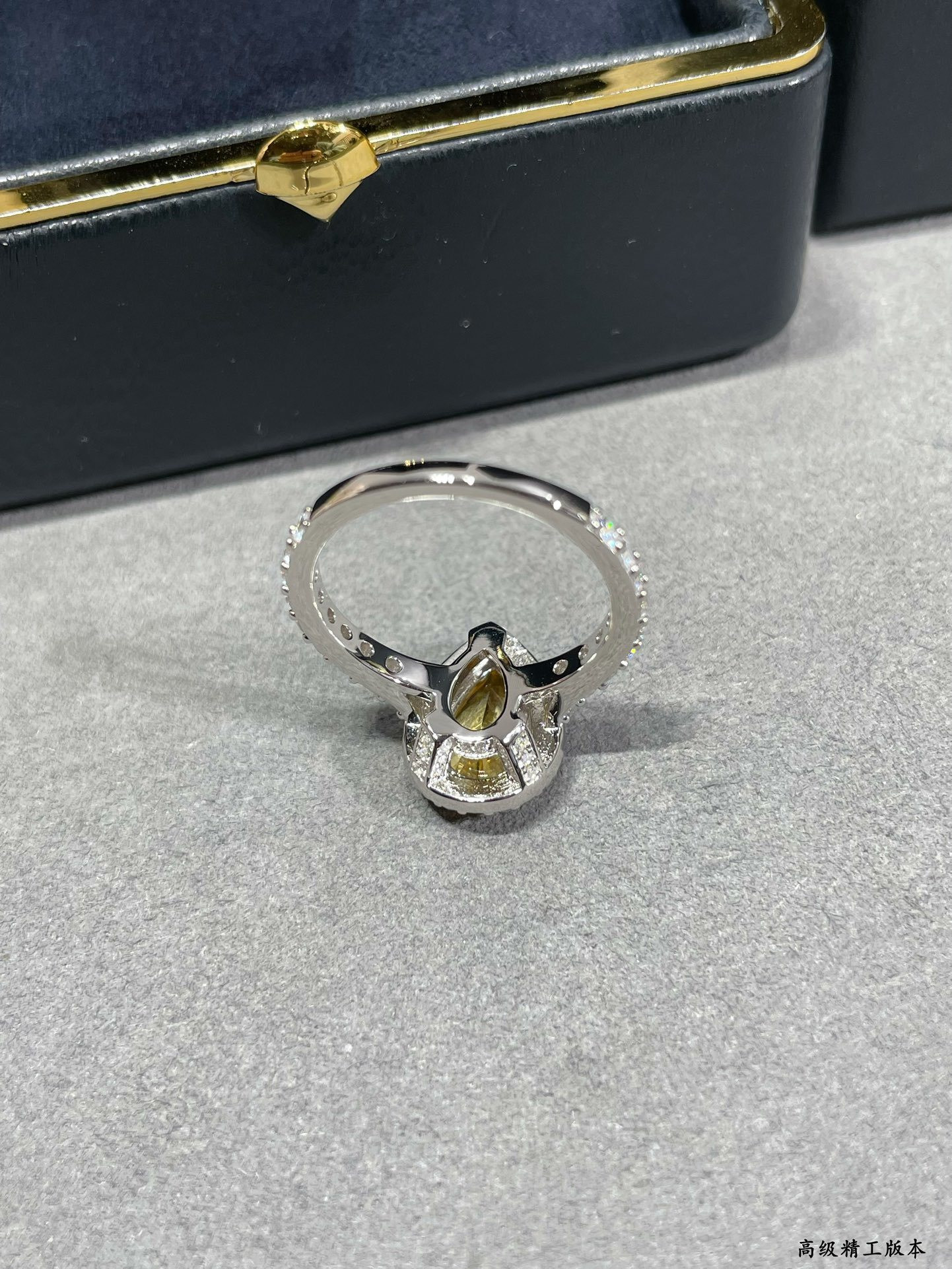 Graff Teardrop-shaped D1am0nd Ring Ag925