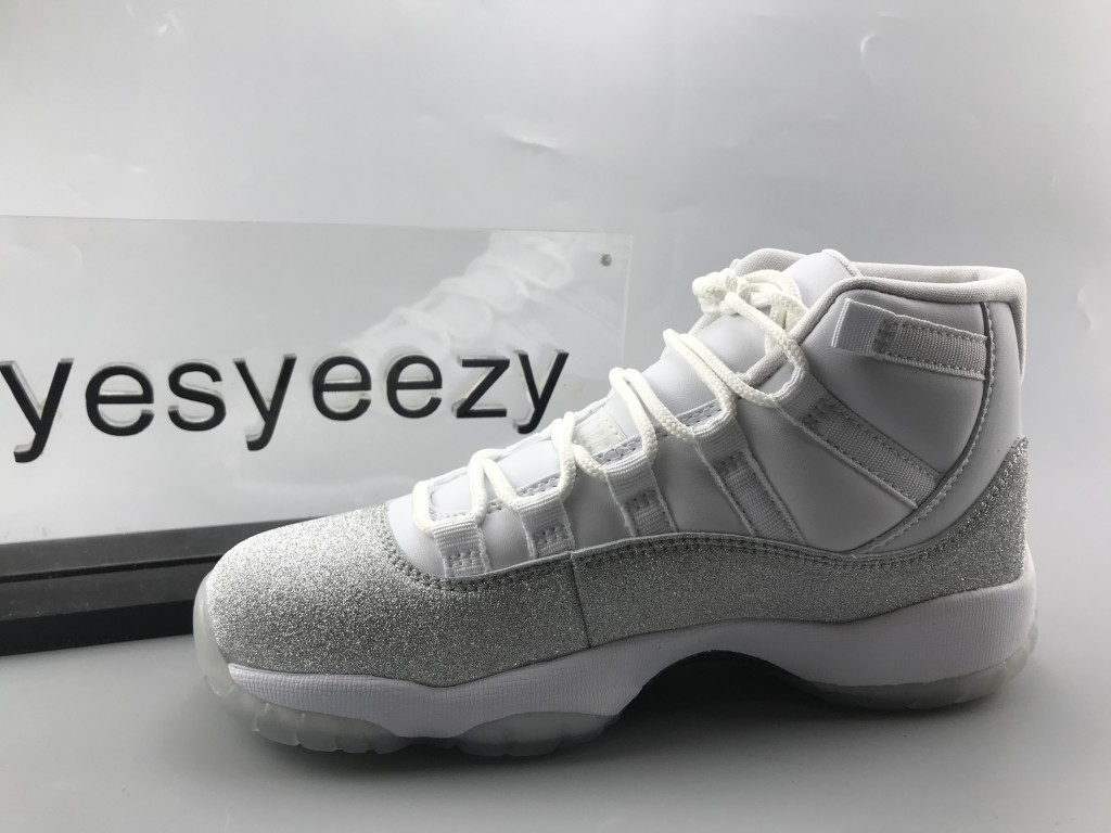 UA WMNS AIR JORDAN 11 RETRO "VAST GREY"