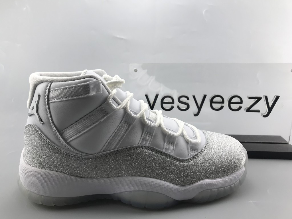 UA WMNS AIR JORDAN 11 RETRO "VAST GREY"