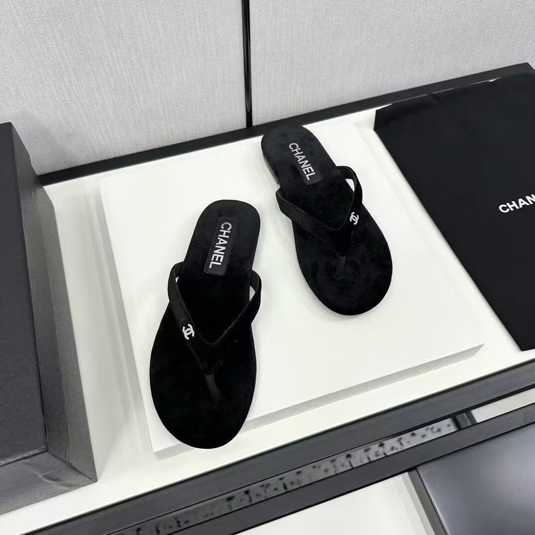 UA Ch**el Slides