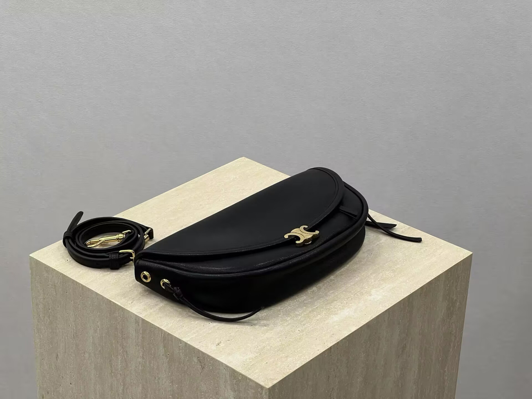 Ce1i*e HALFMOON SOFT TRIOMPHE BAG IN S*pPLE SHINY LAMBSKIN 25x13x5cm