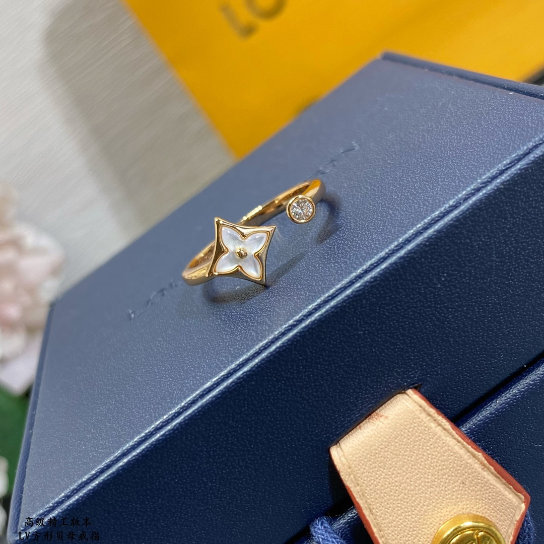 L0vis Vvtt0n Square Mother-of-Pearl Ring