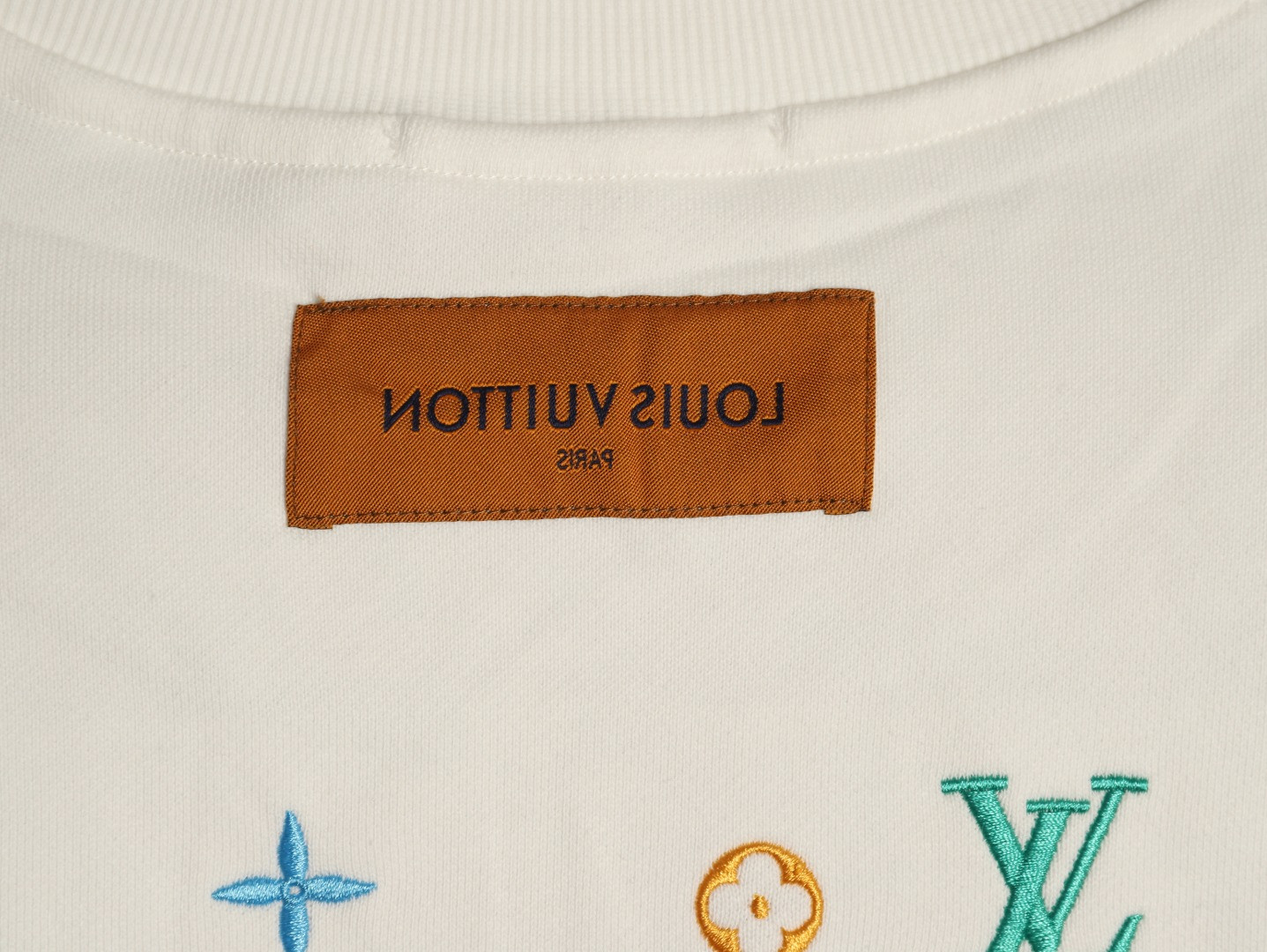 L0vis Vvtt0n Hoodies