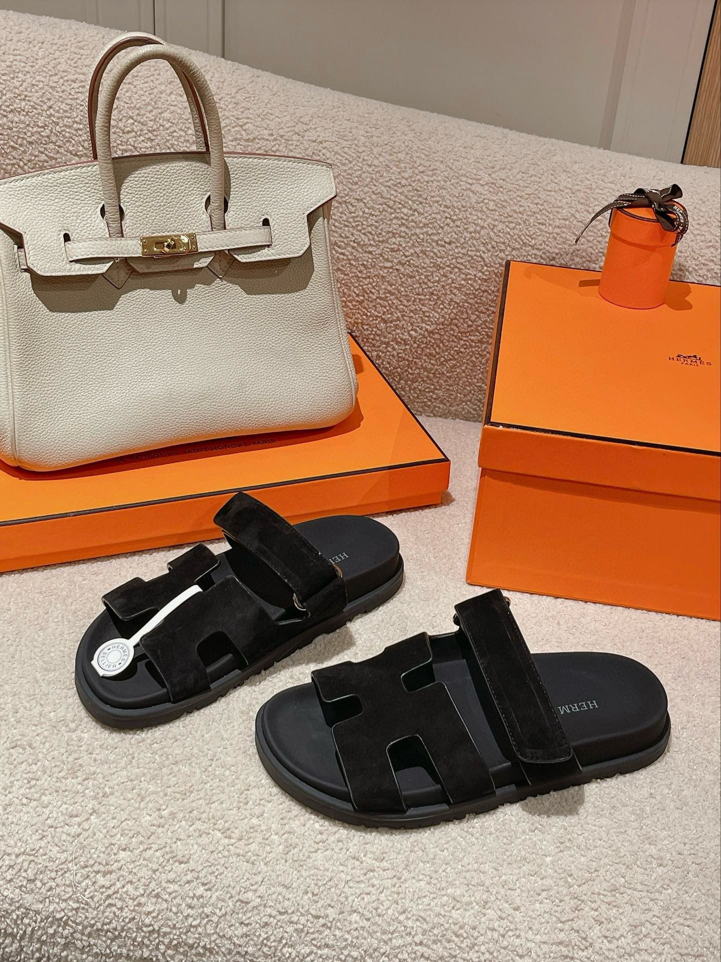 UA H**me5 Chypre Sandal