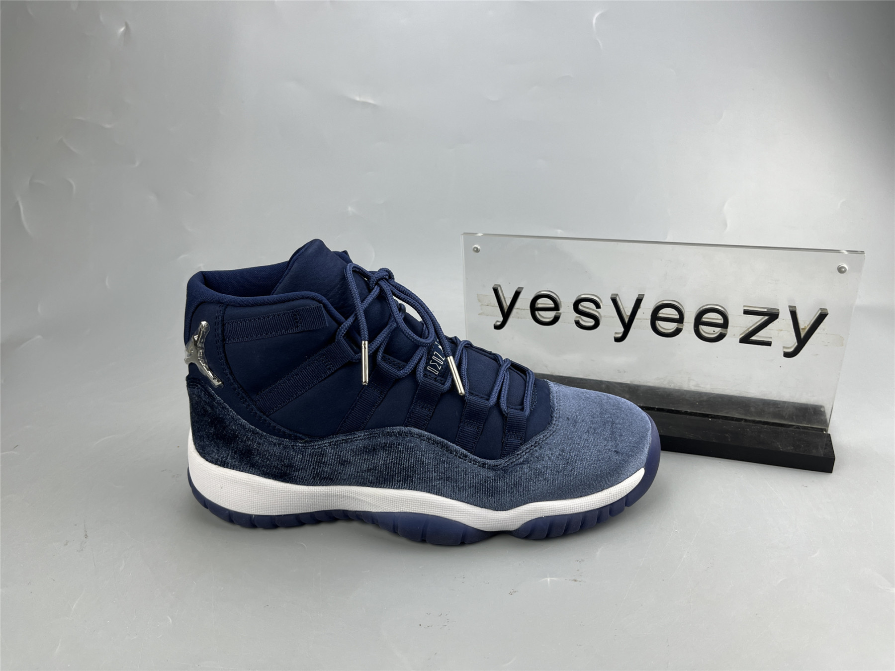 UA WMNS AIR JORDAN 11 RETRO 'NAVY VELVET'
