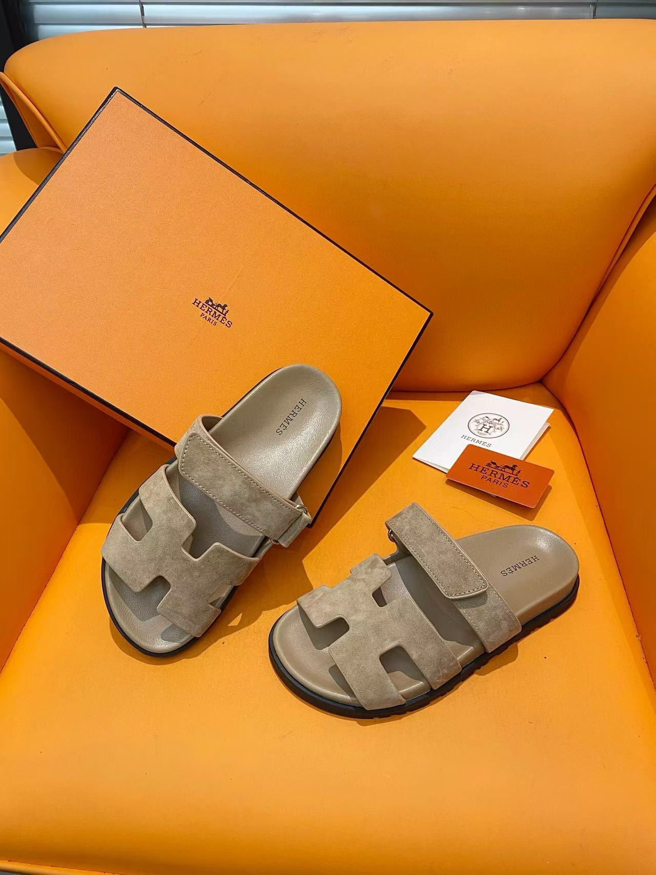 UA H**me5 Chypre Sandal