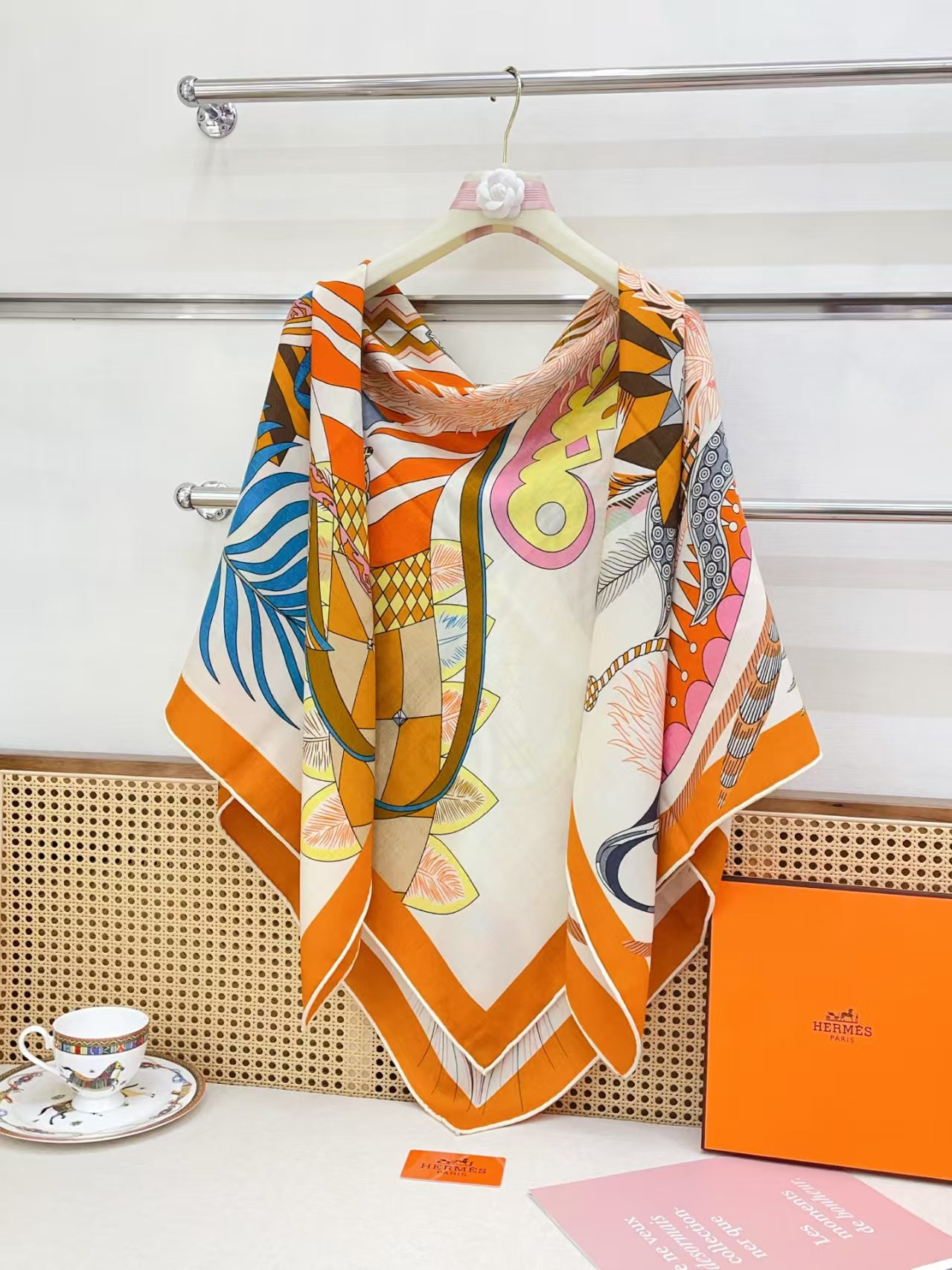 H**me5 scarf 90x90cm