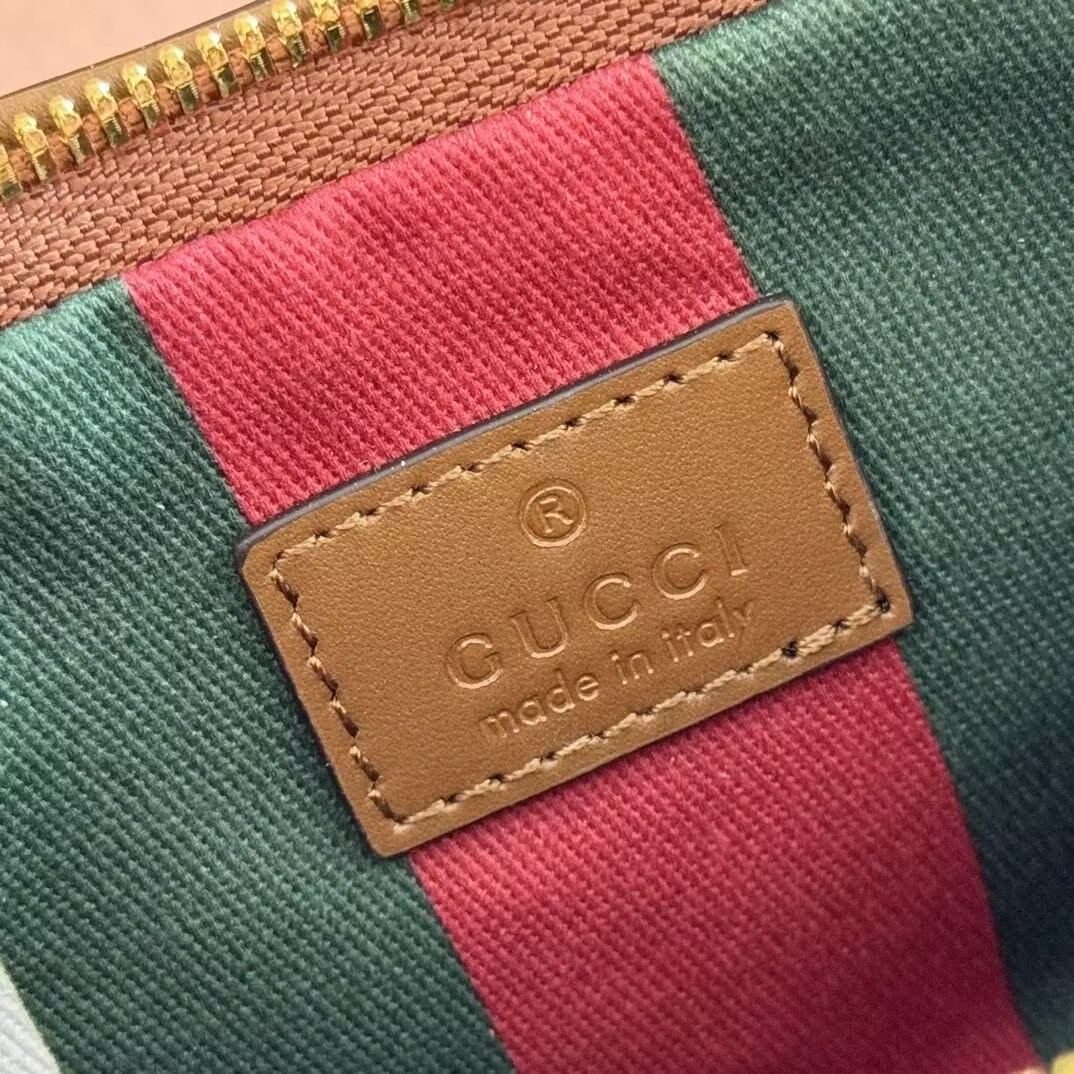 Gvc*1 GG Emblem Small Shoulder Bag 23x13x2cm
