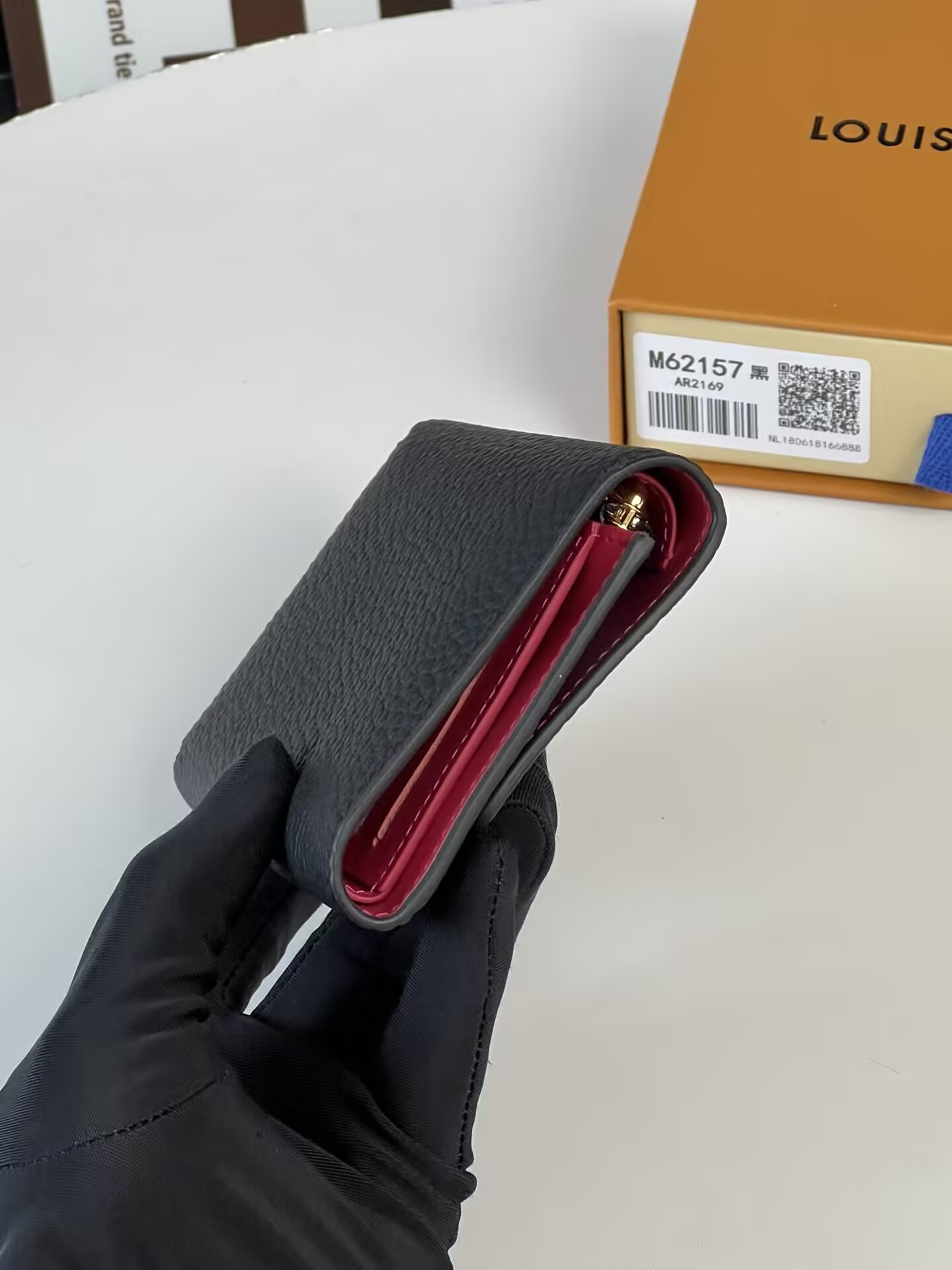 LV Capucines Compact Wallet M62157 13.5 x 9.5 x 1.5 cm