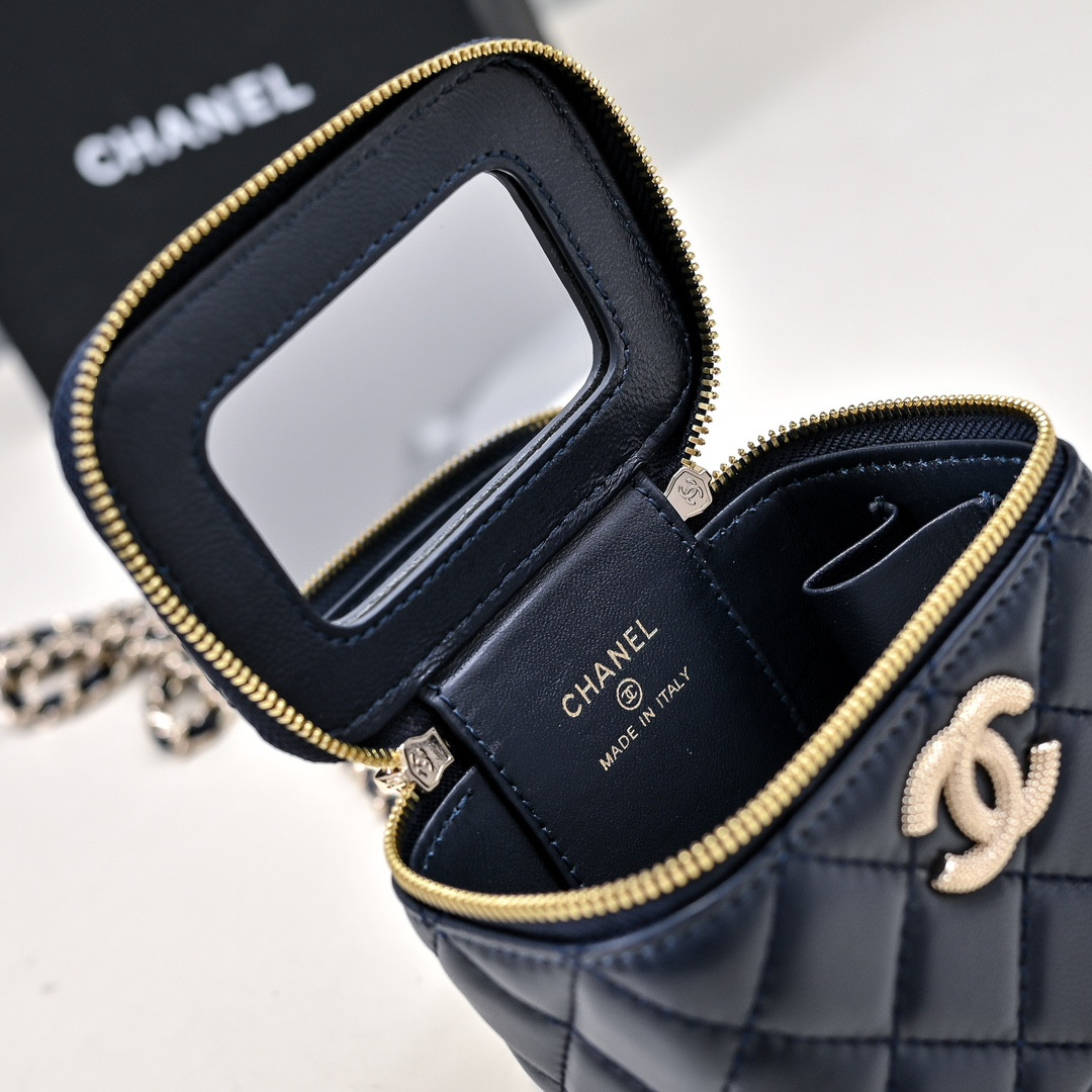 Ch**el SMALL VANITY WITH CHAIN 11x8.5x7cm