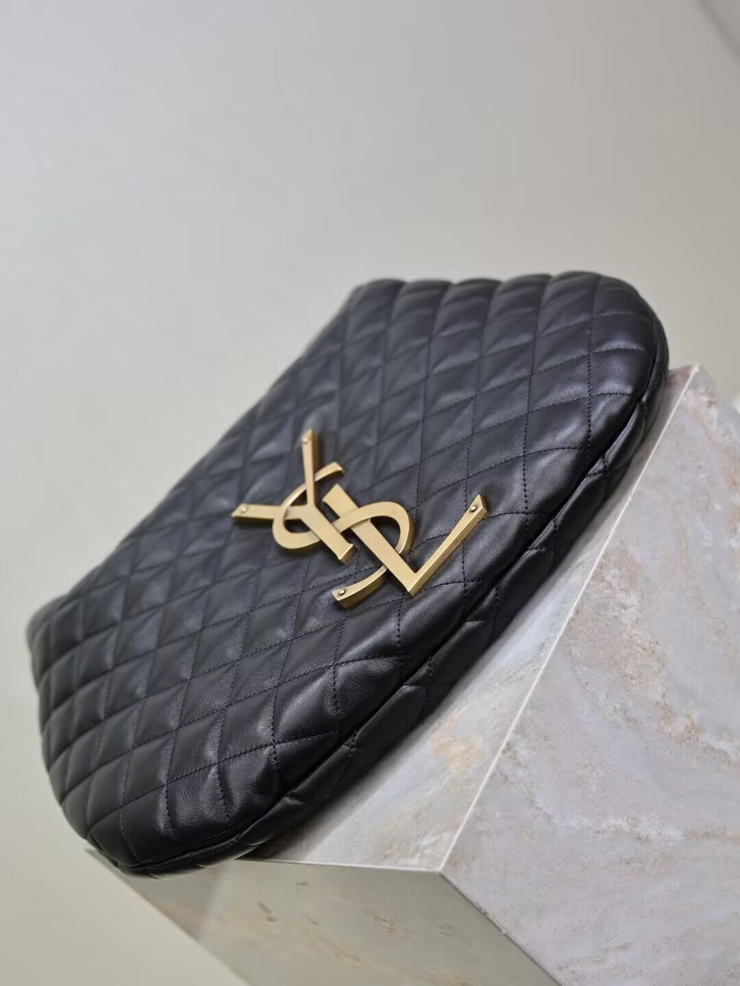Y51 ICARE Hobo In Quilted Nappa 42x30x4cm