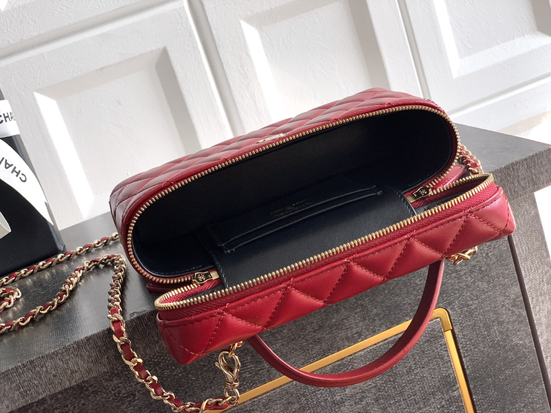 Ch**el Vanity with Chain 17x19x5cm