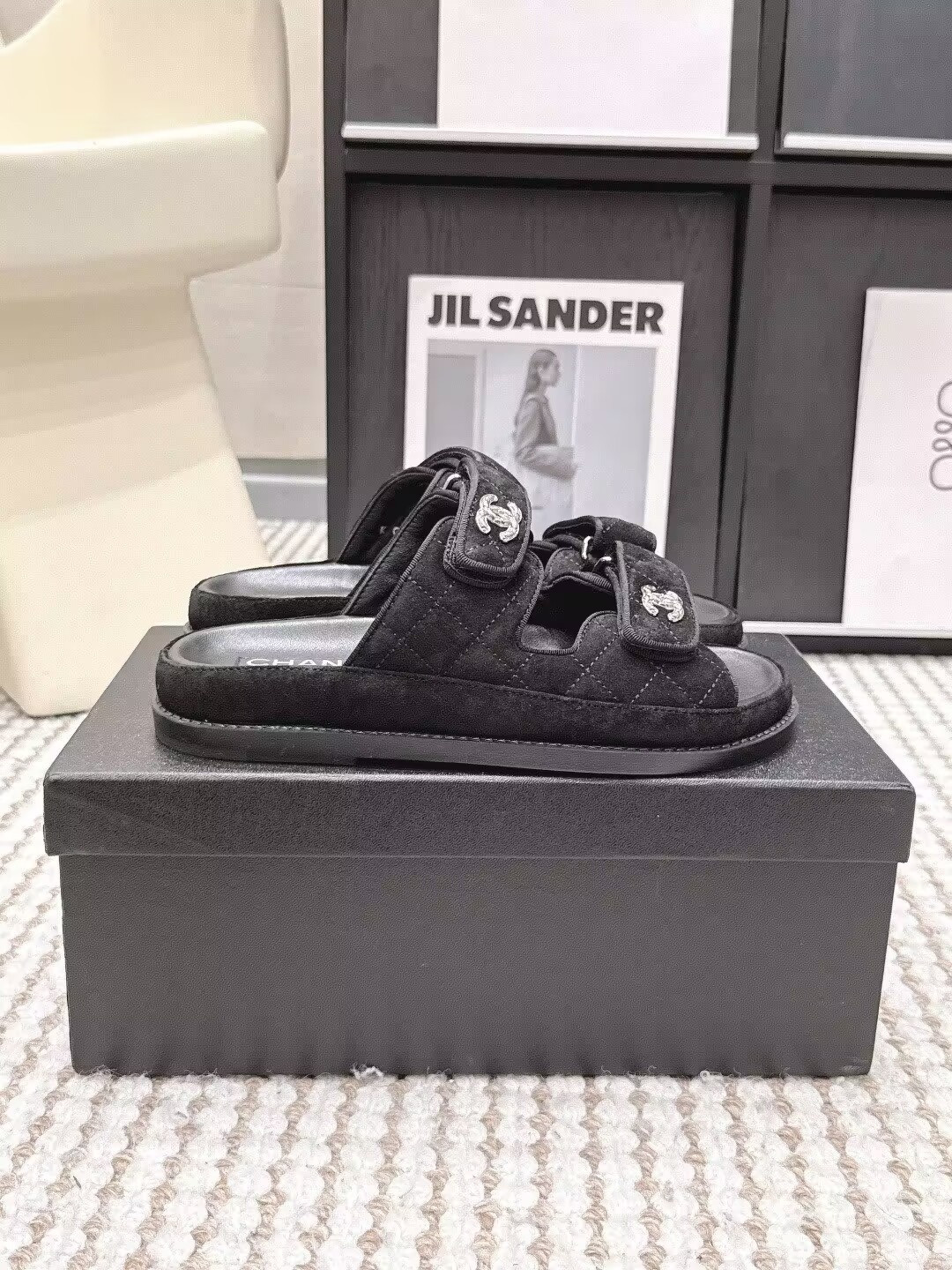 UA Ch**el SLIDES
